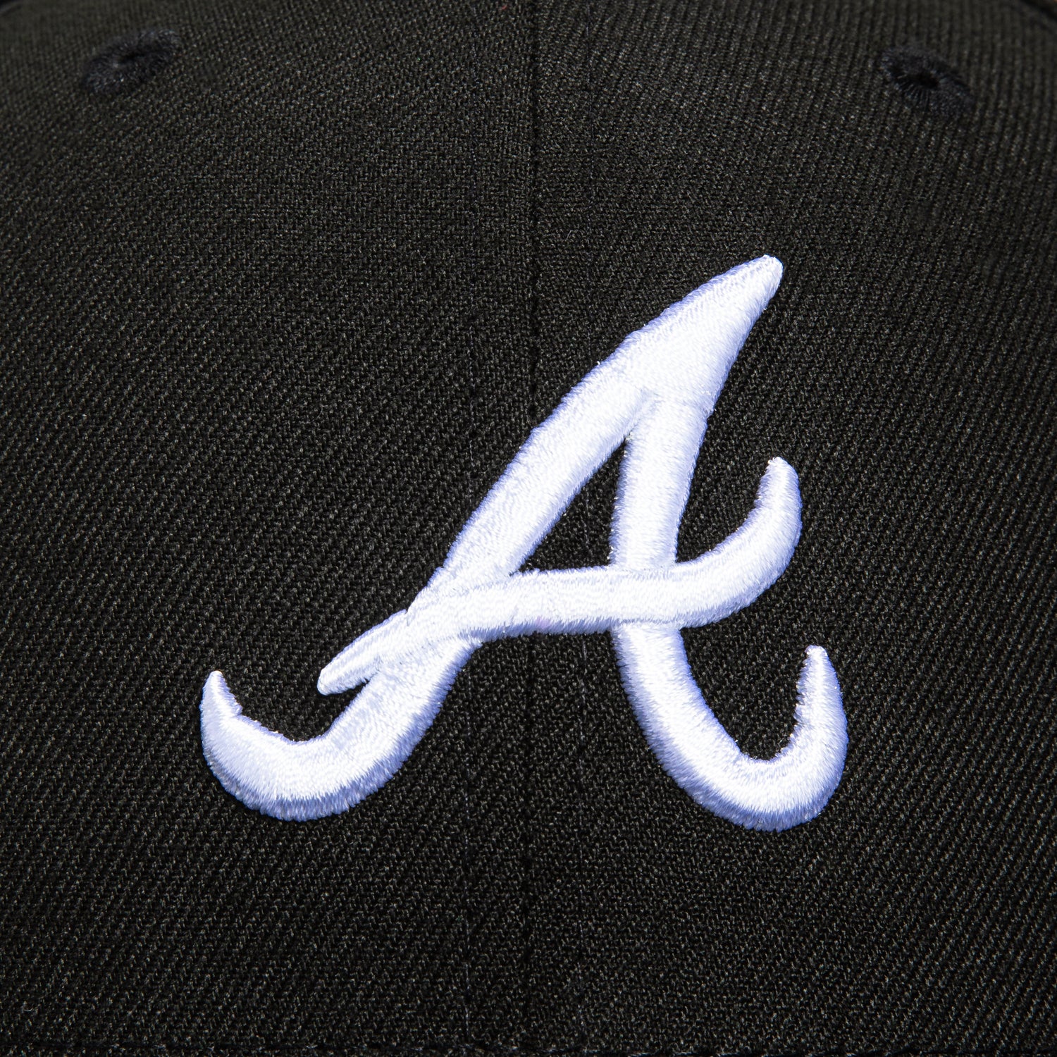 New Era 59Fifty Atlanta Braves Final Season Patch Hat - Black & White Adjustable Baseball Cap for Men & Women - Perfect for Baseball Games, Fan Collections, and Casual Streetwear