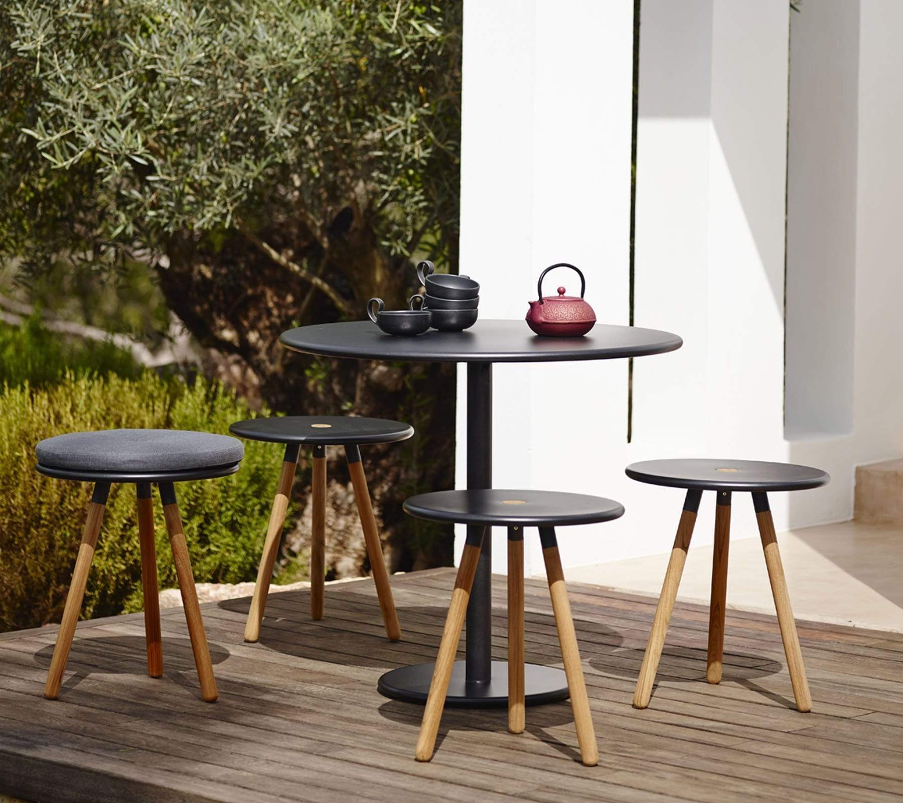 Outdoor Coffee Table Stool - Rustic Wooden Side Table for Patio, Garden & Poolside - Perfect for Outdoor Entertaining & Relaxation