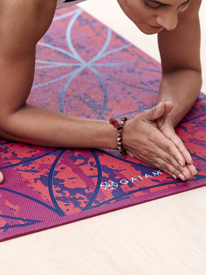 Gaiam Premium Radiance Yoga Mat 6mm - Non-Slip Exercise Mat for Yoga, Pilates & Home Workouts - Extra Thick Cushioning for Comfort & Support