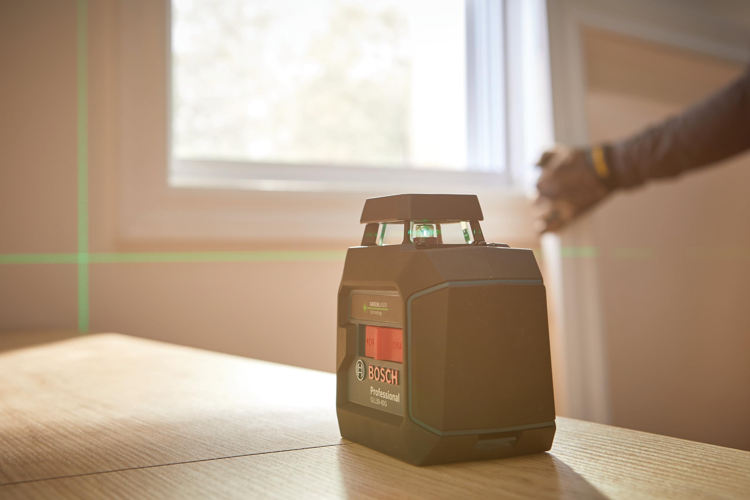 BOSCH GLL50-40G Green-Beam Self-Leveling 360 Degree Cross-Line Laser Level with 4 AA Batteries, L-Bracket, Ceiling Clip & Hard Case - Perfect for Construction, Renovation, and DIY Home Projects