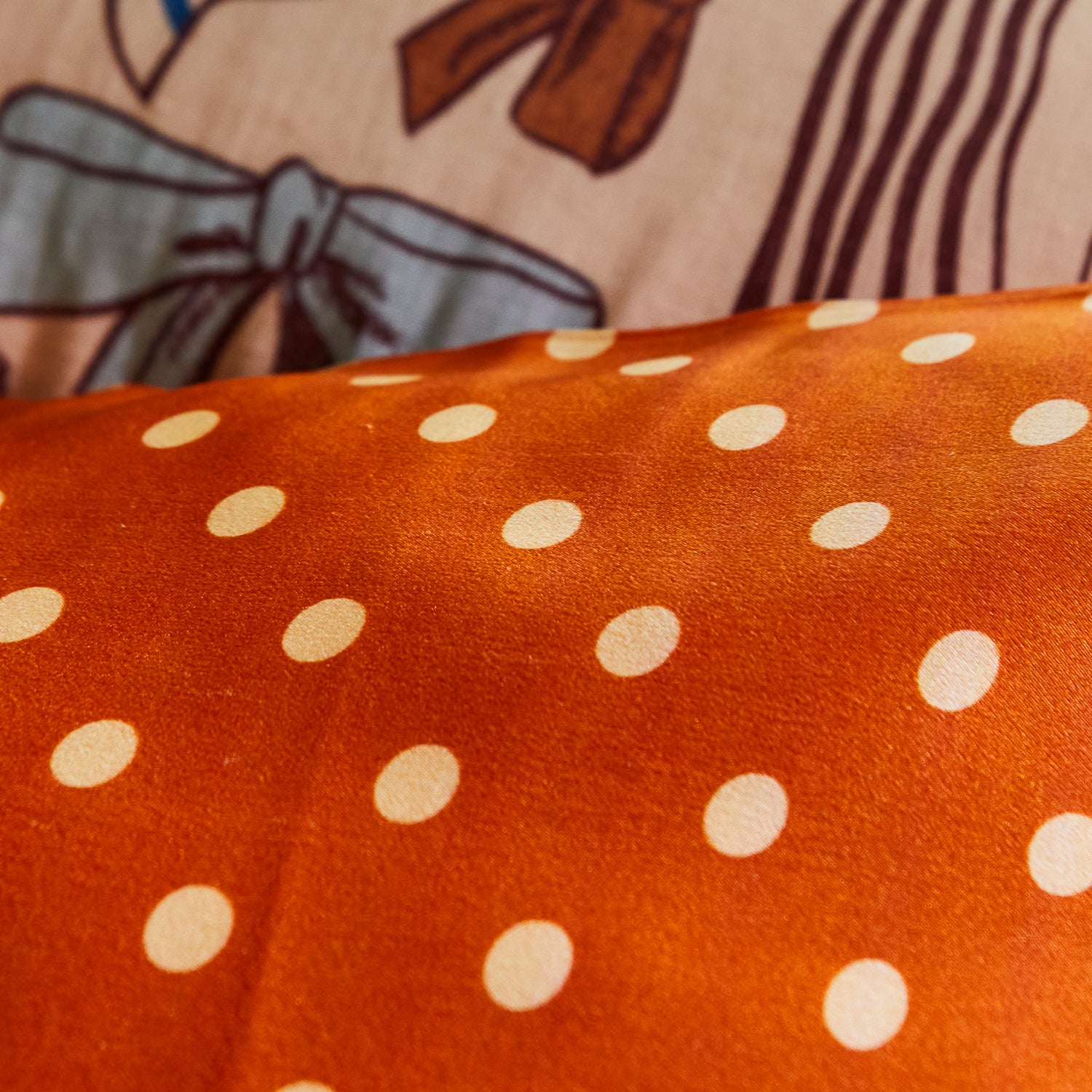 Paige Silk Pillowcase with Copper Infusion - Hypoallergenic & Anti-Aging for Hair & Skin - Perfect for Beauty Sleep & Luxury Bedding