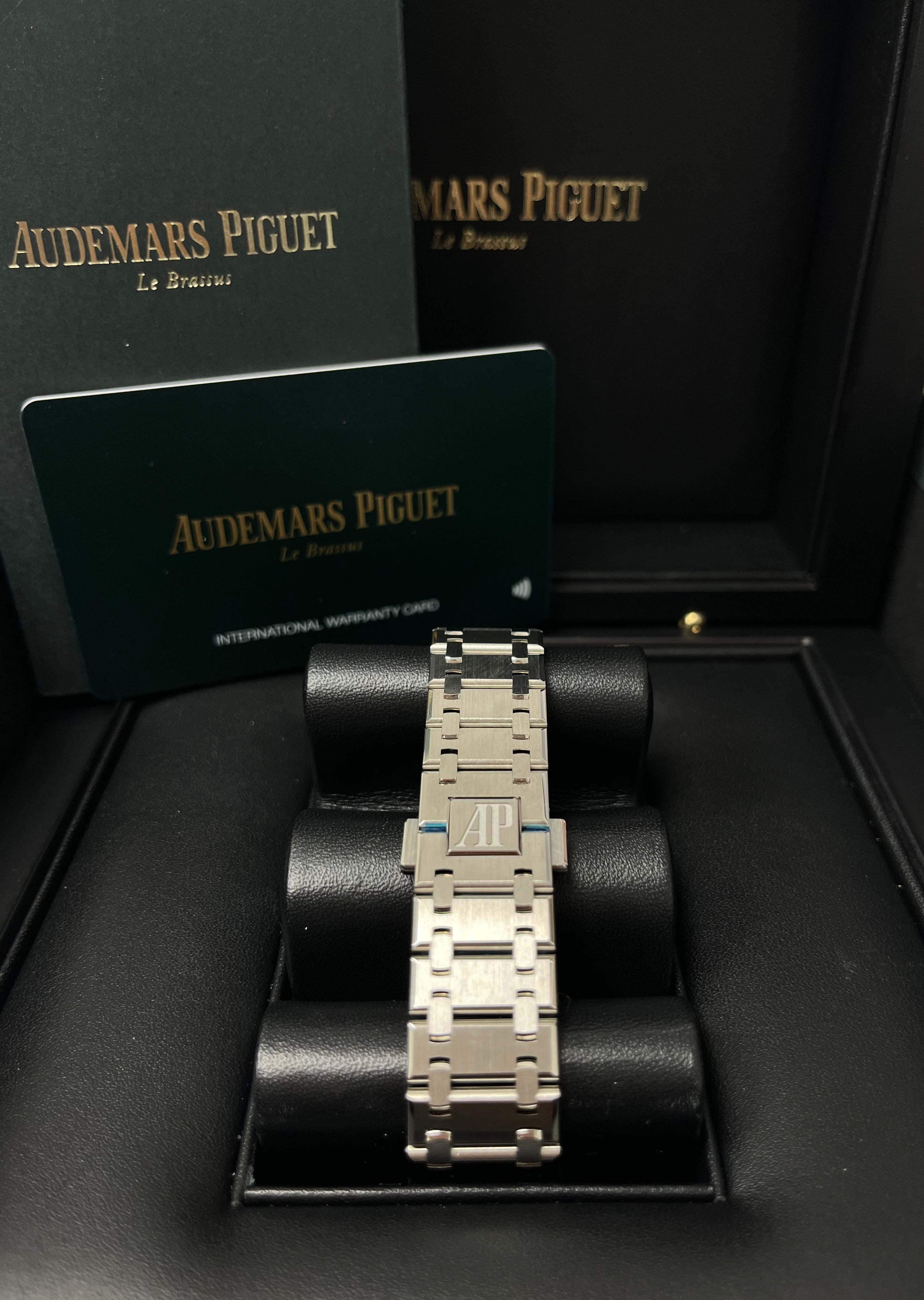 Audemars Piguet Royal Oak Jumbo 16202ST.OO.1240ST.01 Luxury Men's Watch - Perfect for Business Meetings, Formal Events & Watch Collectors