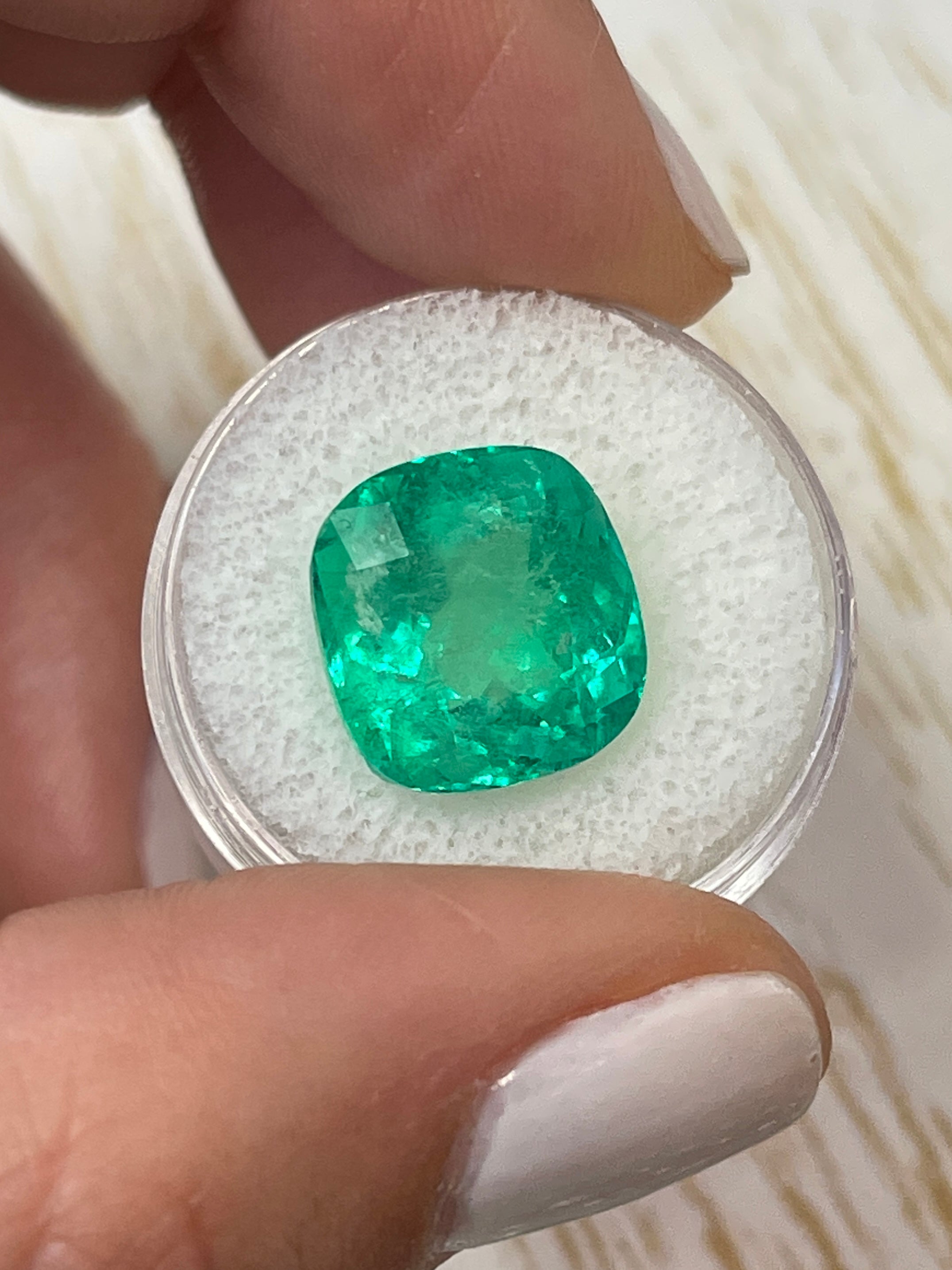 11.34 Carat Natural Colombian Emerald - Bluish Green Loose Gemstone, 13.5x13mm Rounded Cushion Cut for Jewelry Making, Engagement Rings & Luxury Gifts
