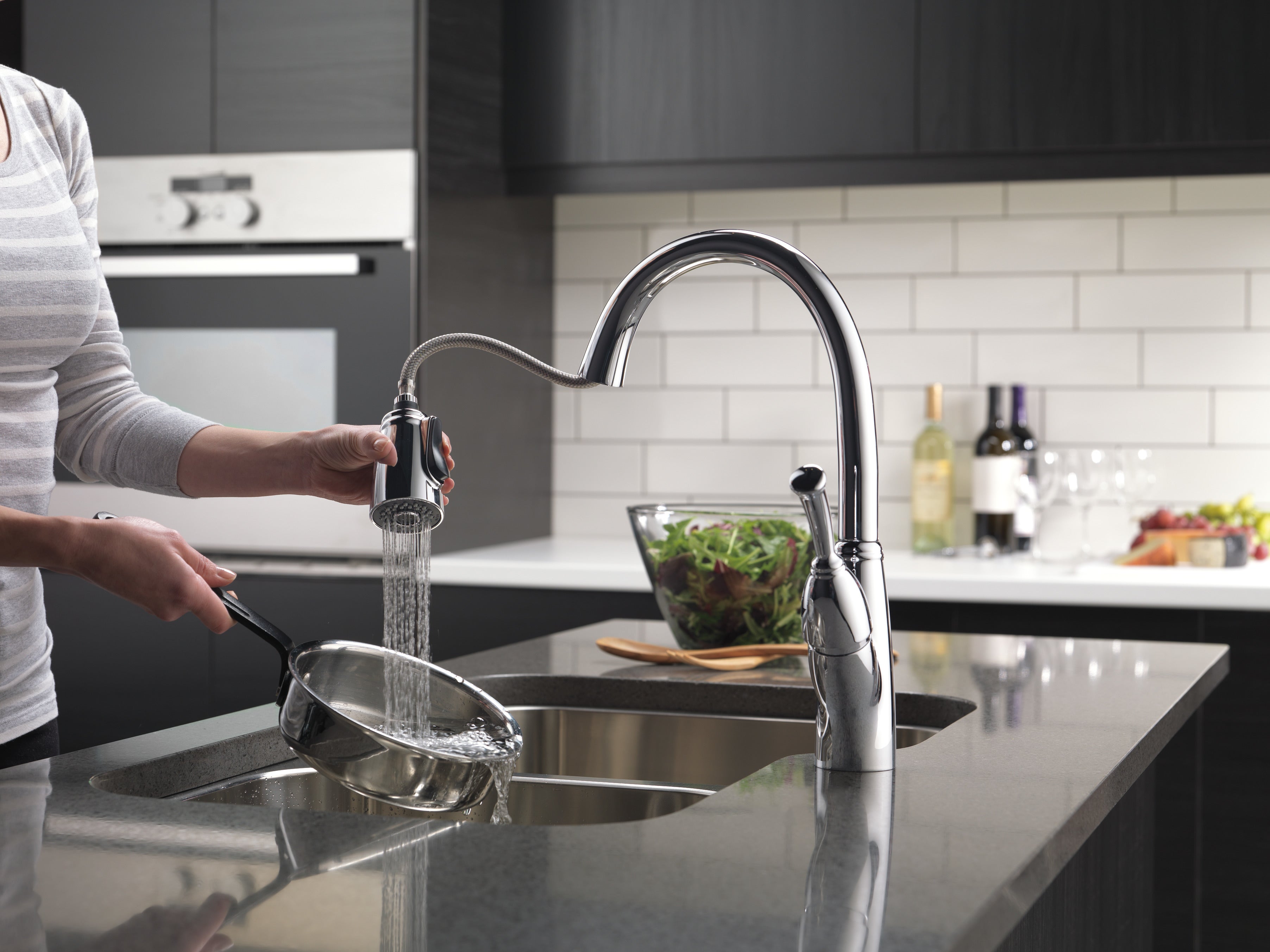 Allora Chrome 989 DST Delta Pull-Down Kitchen Faucet with Sprayer - Perfect for Modern Kitchens & Easy Dishwashing