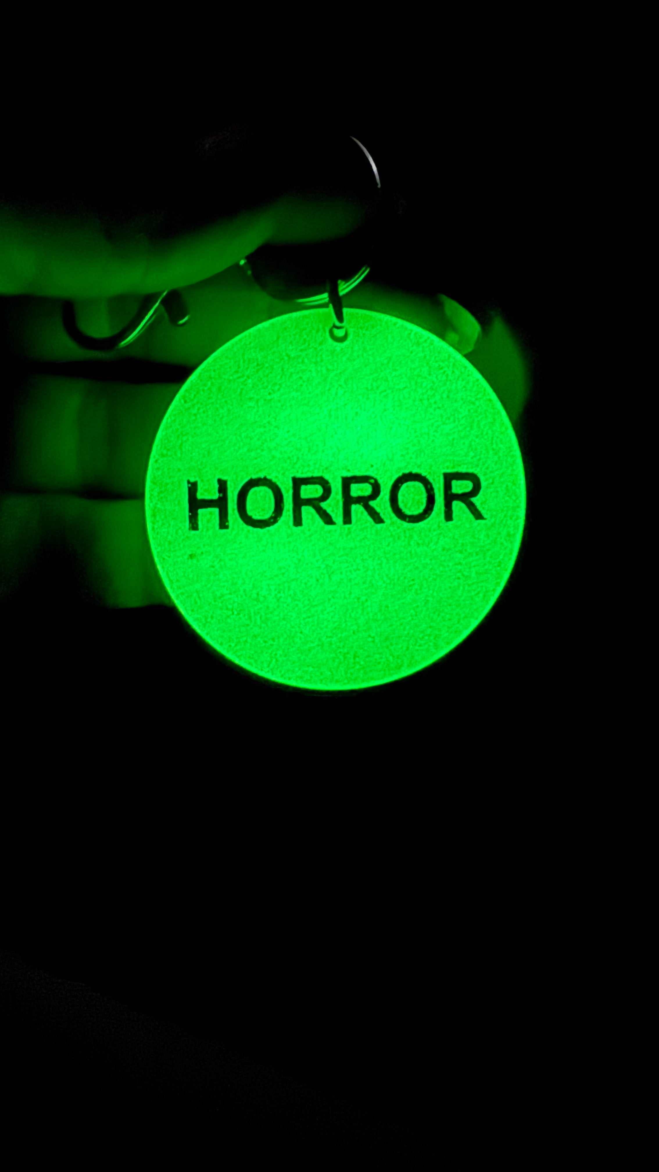 Scary Horror Movie Keychain - Unique Horror Fan Gift for Halloween, Cosplay & Collectors - Perfect for Backpacks, Keyrings & Gifts