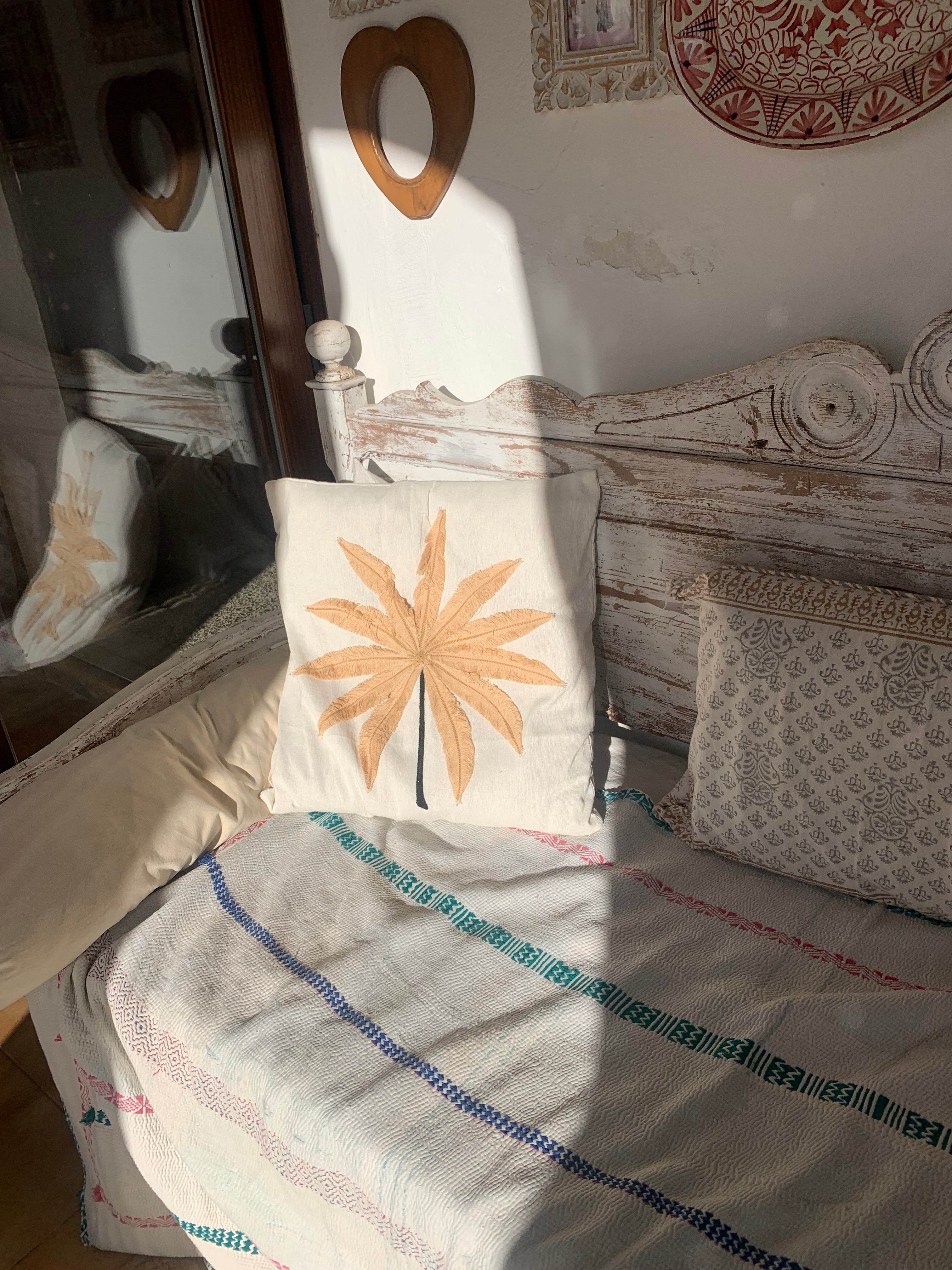 Stylish Ibiza Palm Tree Cushion Cover - Tropical Home Decor for Sofa, Bed & Outdoor Use - Breathable & Washable
