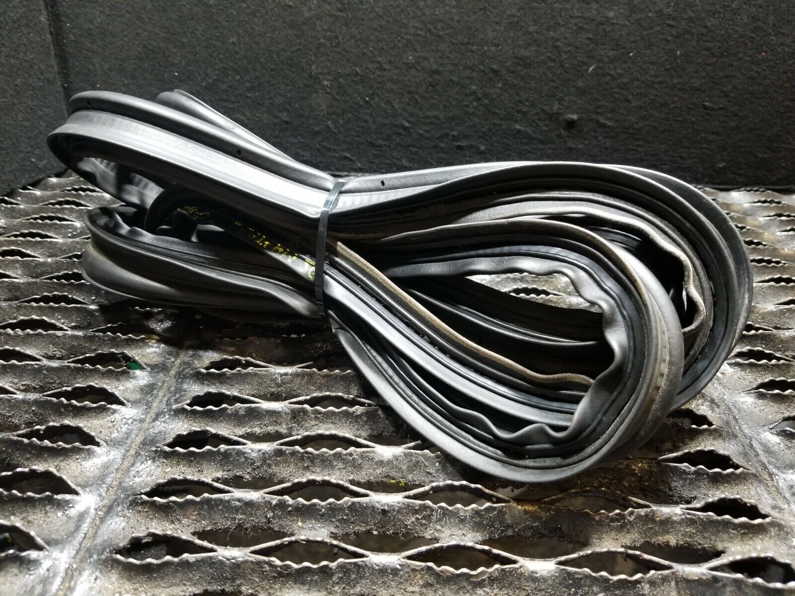 2005-2009 Ford Mustang Convertible Trunk Weatherstrip Seal OEM Replacement - Perfect for Leak Protection & Weatherproofing Your Mustang's Trunk