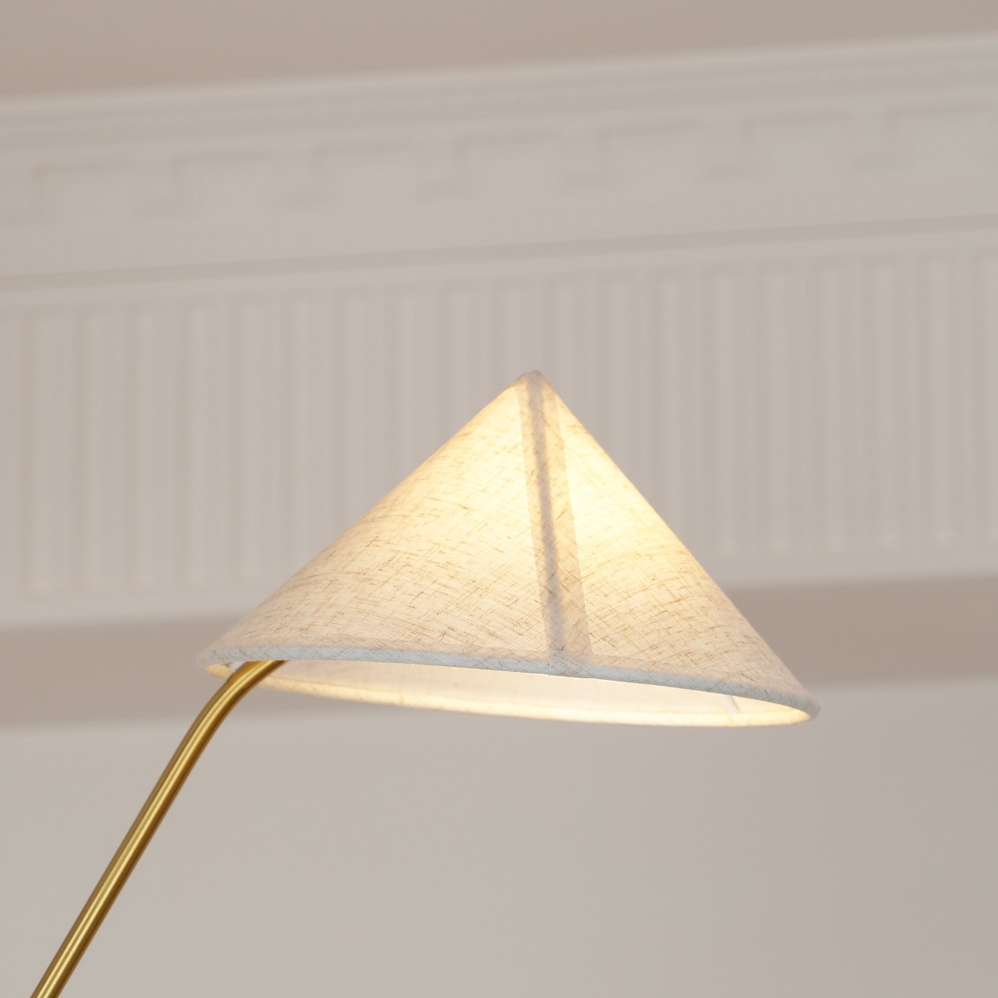 Elegant Mantis Chandelier - Modern Insect-Inspired Lighting Fixture for Dining Room, Living Room, and Bedroom Decor
