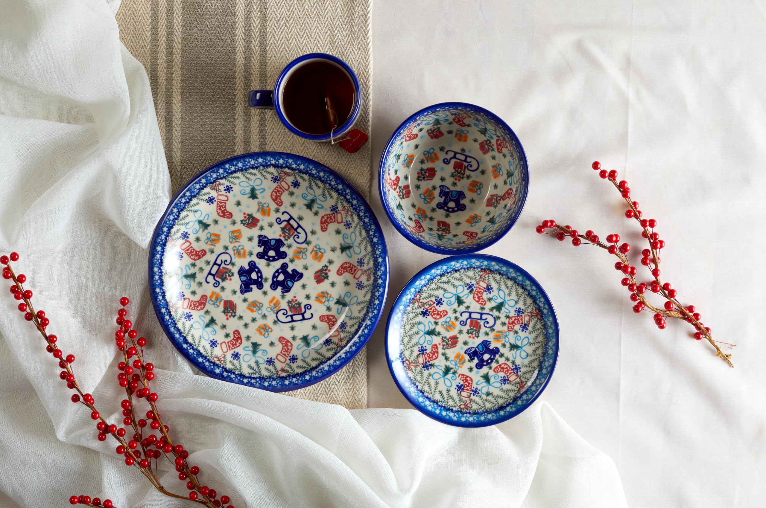 Hand-Painted Blue Rose Polish Pottery Christmas Dessert Plate - Holiday Tableware for Festive Gatherings & Seasonal Decor