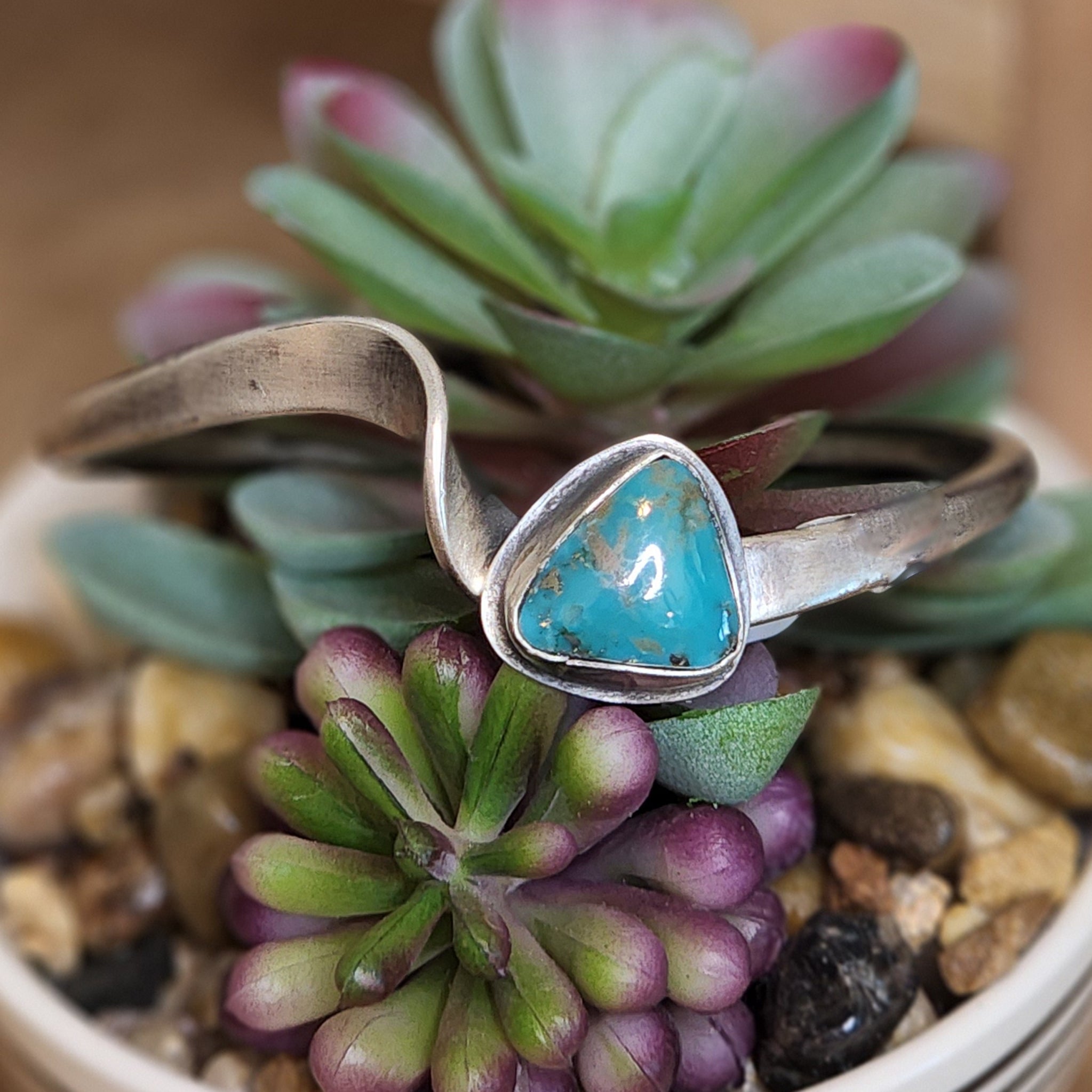 Nez Kingman Cuff - Stylish and Comfortable Unisex Bracelet for Men & Women - Perfect for Casual Wear, Gifts, and Everyday Fashion Accessories