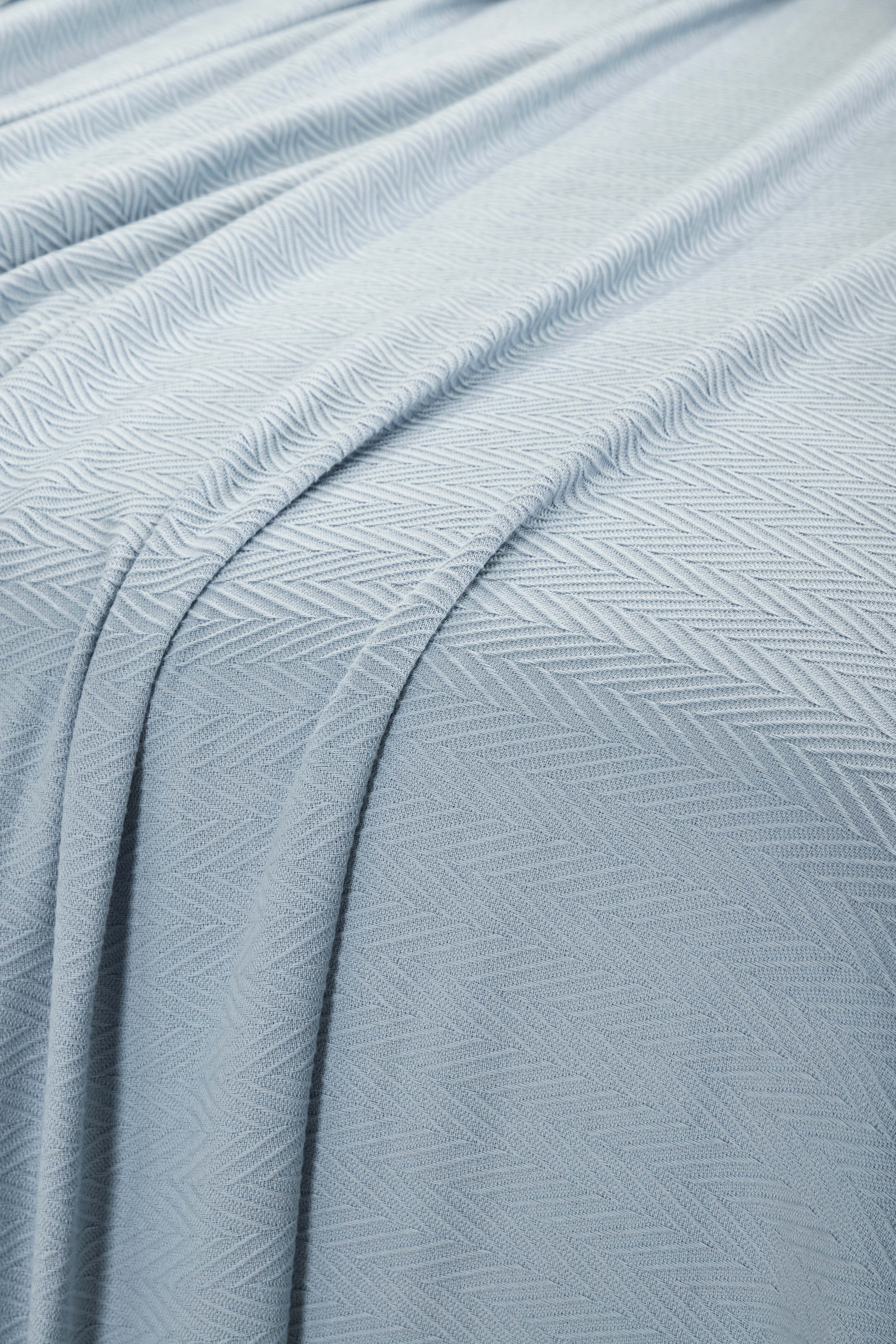 Soft All-Season Chevron Cotton Bed Blanket & Sofa Throw - Cozy Home Decor for Living Room, Bedroom, and Travel