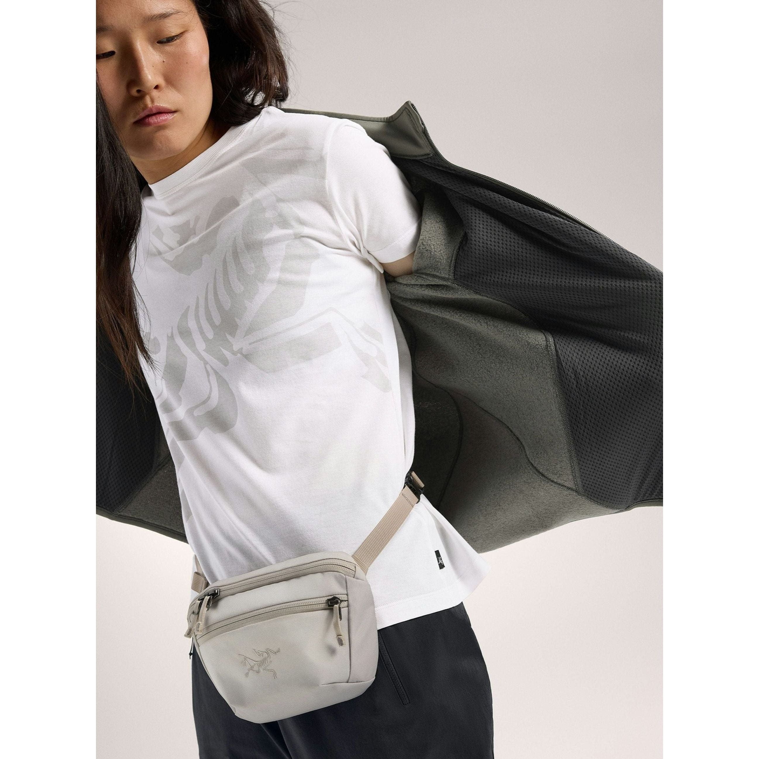 Arc'teryx Mantis 1 Waist Pack - Lightweight & Durable Fanny Pack for Hiking, Travel & Everyday Use | Water-Resistant & Adjustable Belt | Perfect for Outdoor Adventures & Commuting