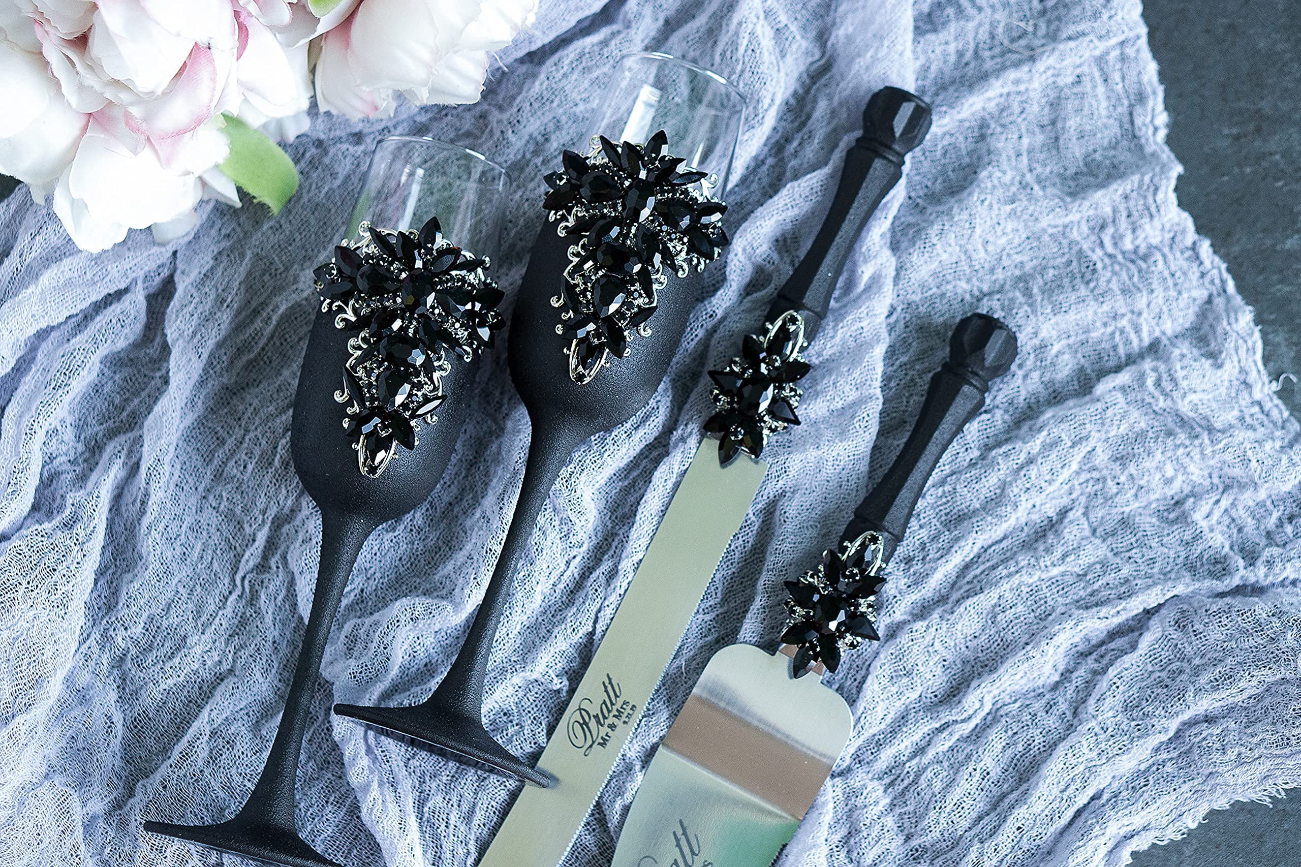 Elegant Black Wedding Flutes & Cake Server Set for Bride and Groom - Engraved Champagne Glasses & Cake Knife - Perfect for Wedding Reception, Anniversary & Romantic Celebrations