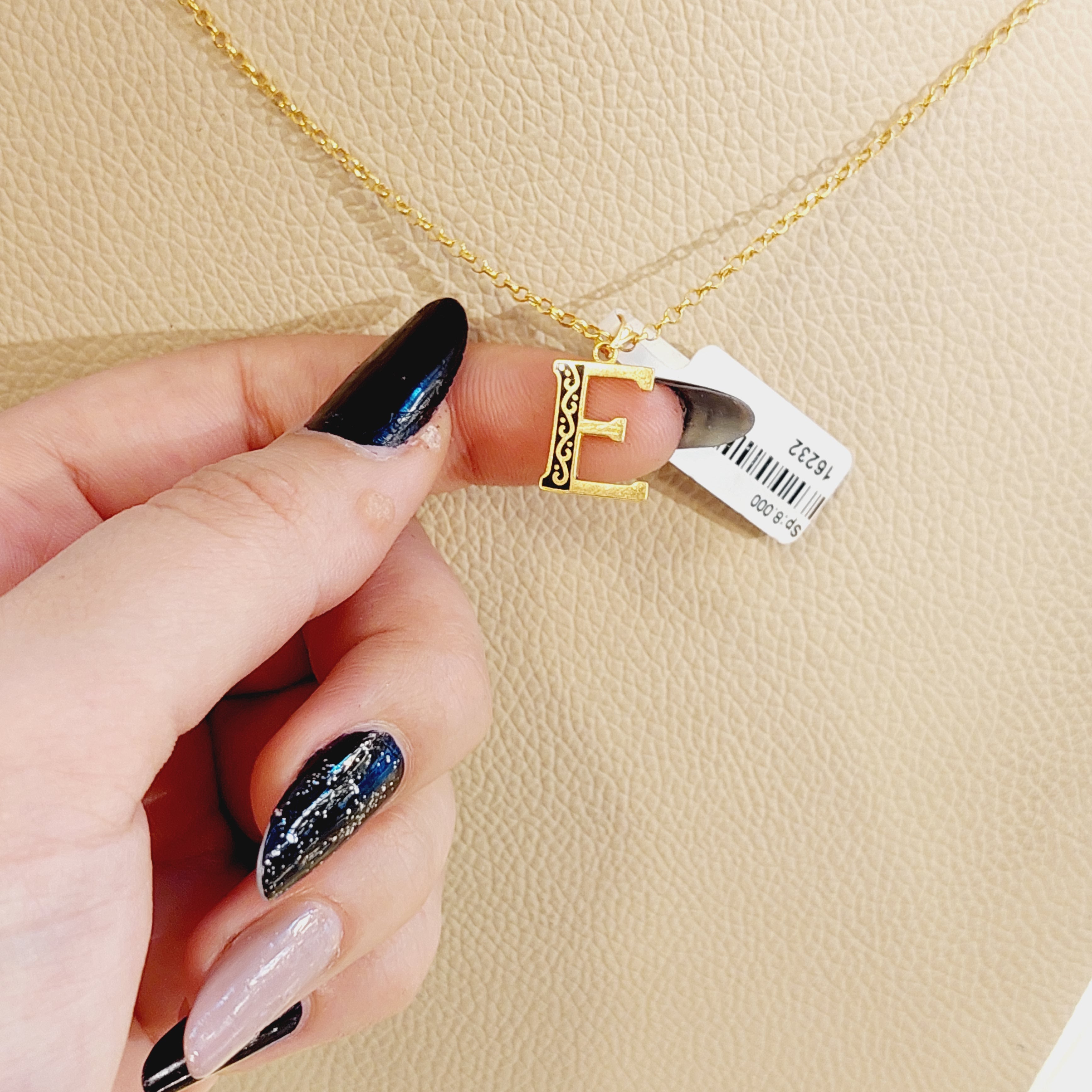E Letter Pendant Necklace - Elegant Initial Jewelry for Women - Perfect Gift for Birthday, Anniversary & Valentine's Day - Ideal for Everyday Wear & Special Occasions