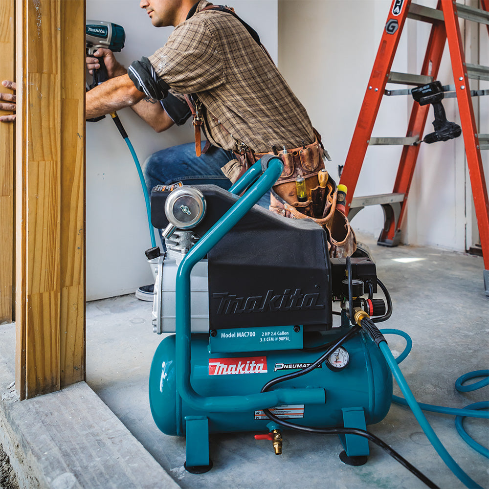 Makita MAC700 2.0 HP Big Bore Air Compressor - 2.6 Gallon Cast Iron Tank with Roll Cage | Ideal for Construction, Woodworking & Automotive Use