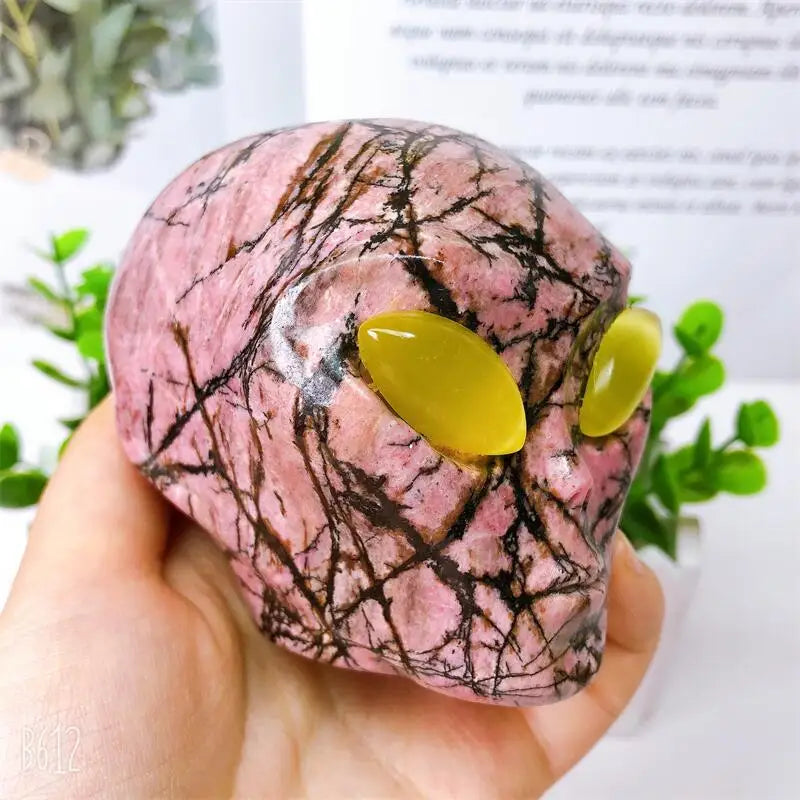 Natural Rhodonite Alien Skull Crystal Carving - Healing Energy Stone for Meditation, Reiki & Spiritual Practices - Unique Halloween Gift & Home Decor (1PC) - Perfect for Altars, Yoga Spaces & Gothic Decor