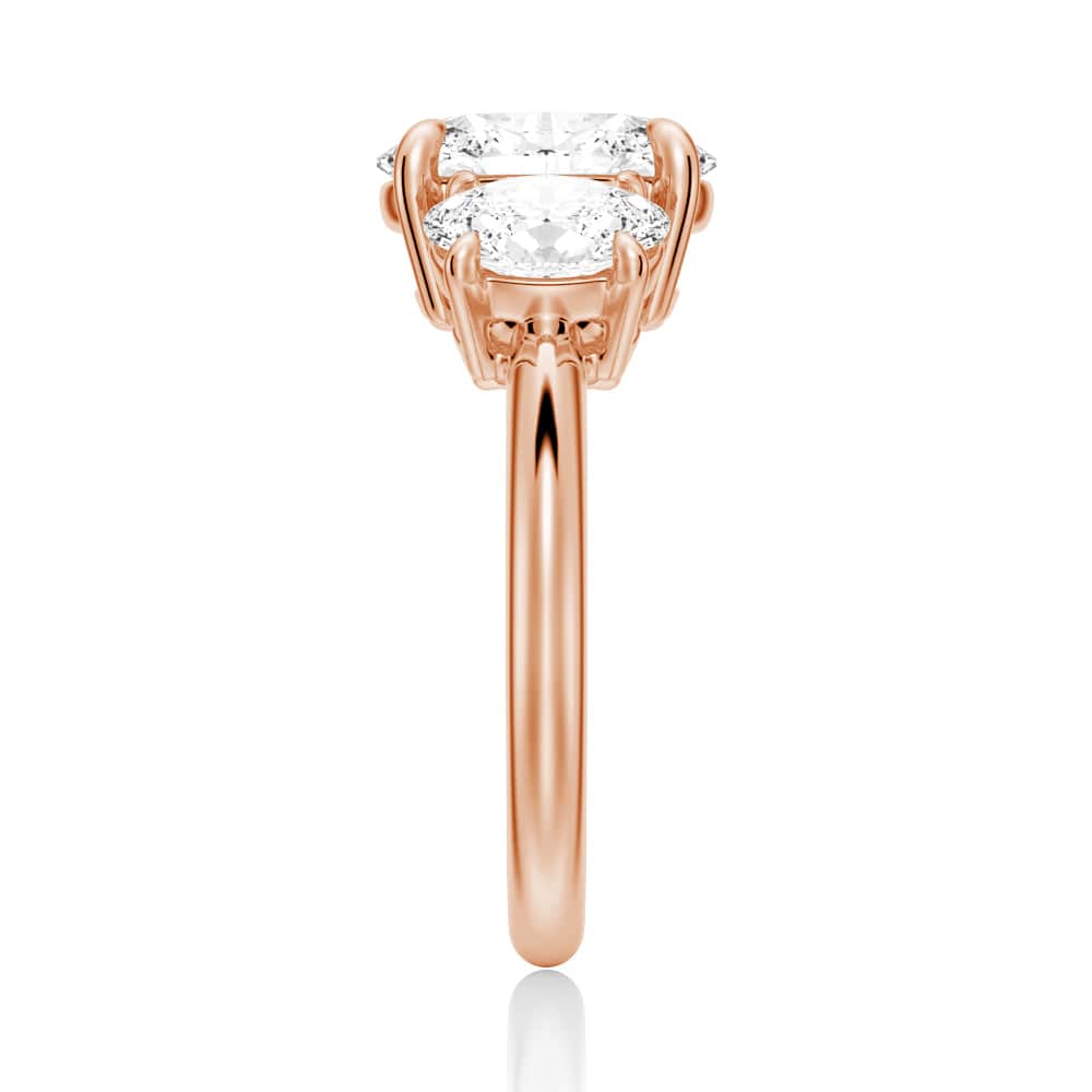 Oval Cut Three Stone Moissanite Engagement Ring - Elegant Wedding Band for Proposals & Anniversaries - Perfect for Romantic Moments & Special Occasions