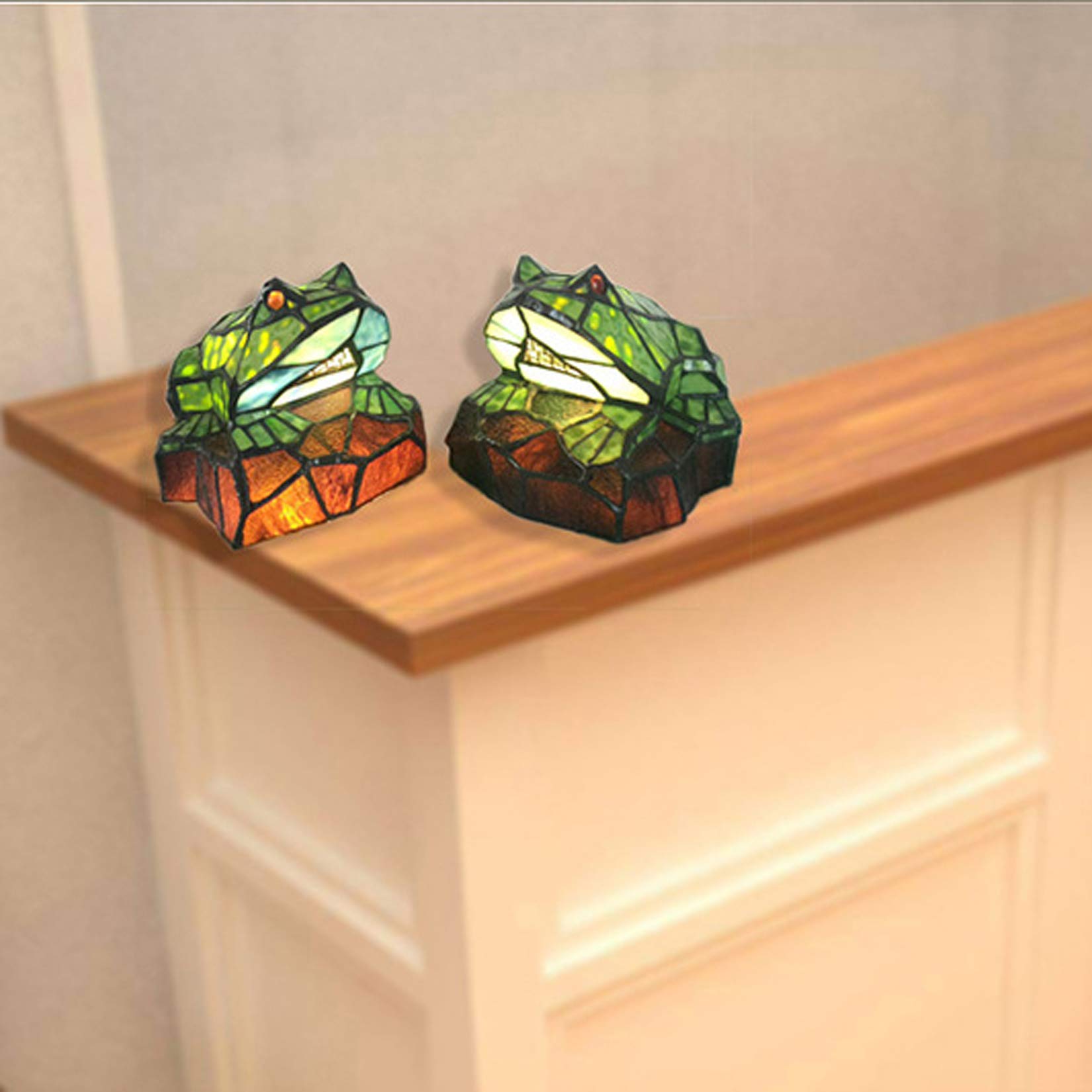 Tiffany Style Frog Stained Glass Accent Lamp - Green Frog Table Desk Lamp for Kids Bedroom, Cute Nursery Night Light - Perfect for Children's Room Decor & Gift (1pc) | Bedside Reading Light, Dorm Room Decor, Themed Nursery Lighting
