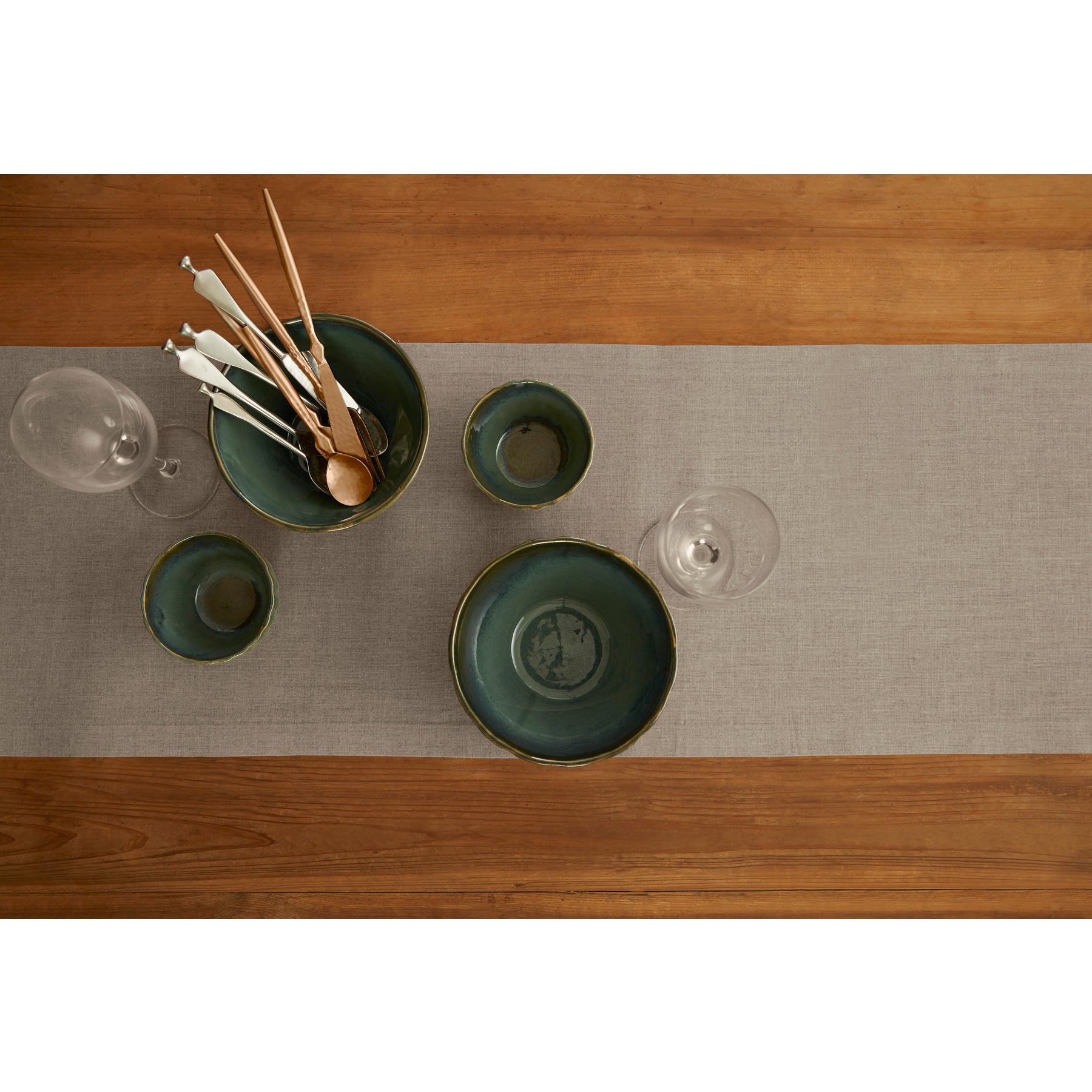 Elegant Twisted Tassels Table Runner for Dining Room Decor - Perfect for Weddings, Parties & Holiday Table Settings