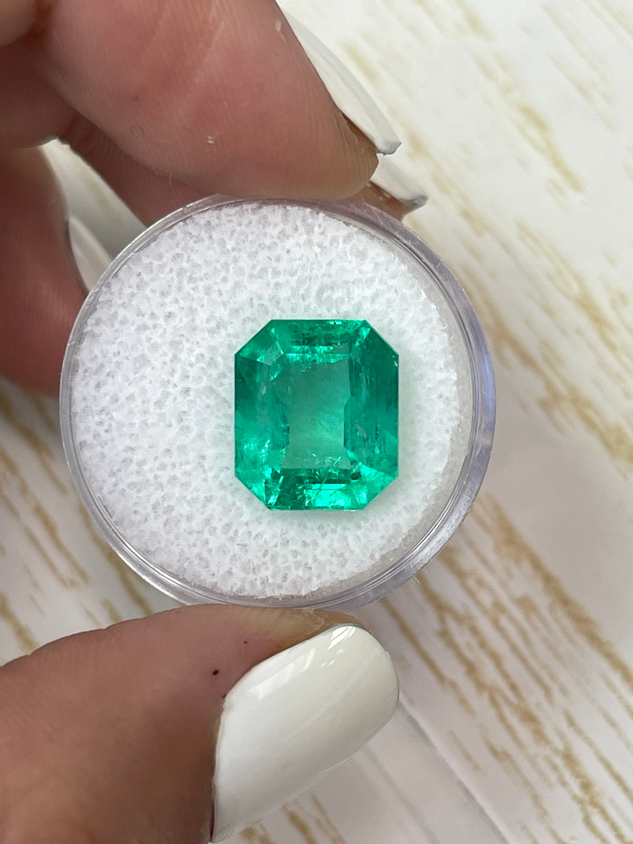 8.51 Carat 13x11mm Natural Colombian Emerald Gemstone - Classic Emerald Cut Loose Stone for Jewelry Making, Engagement Rings & Luxury Gifts