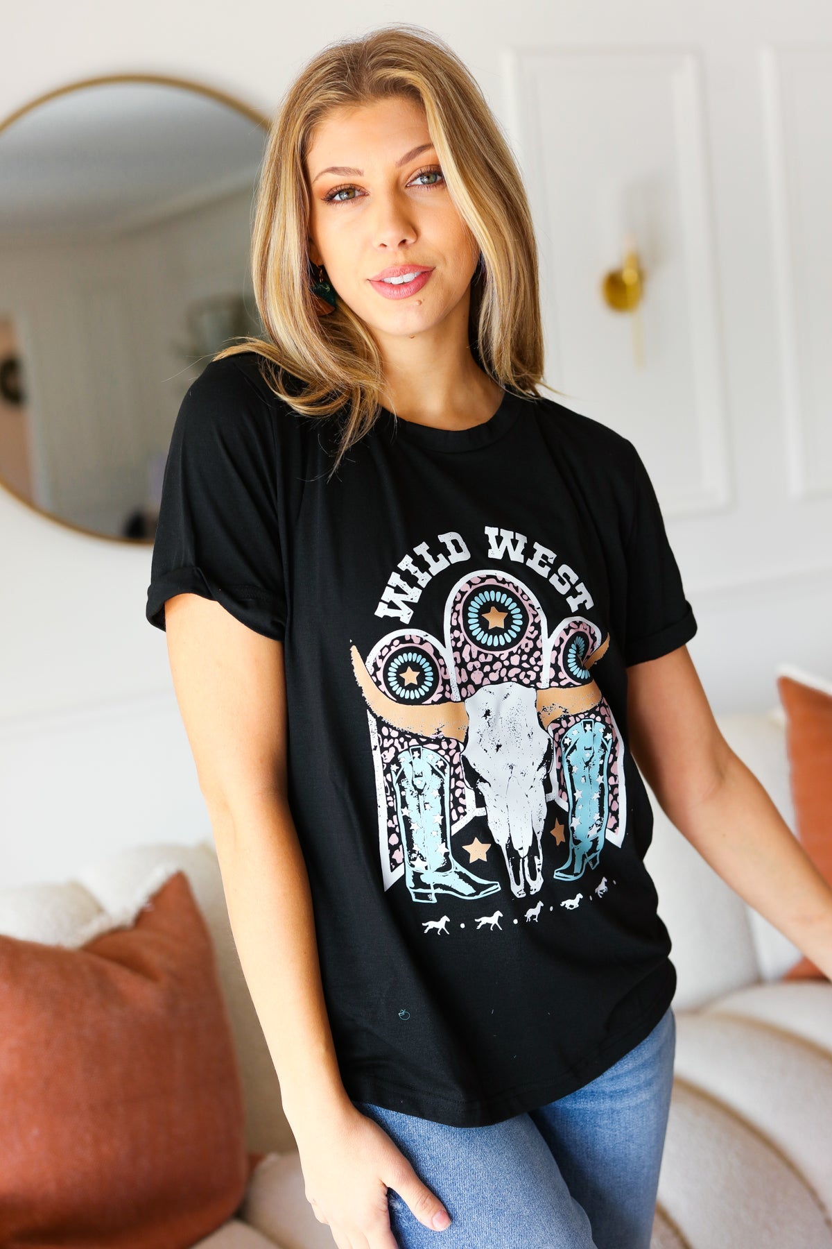 Wild West Graphic Cotton T-Shirt for Men & Women - Vintage Western Style Black Tee - Perfect for Casual Wear, Cowboy Parties & Western Themed Events