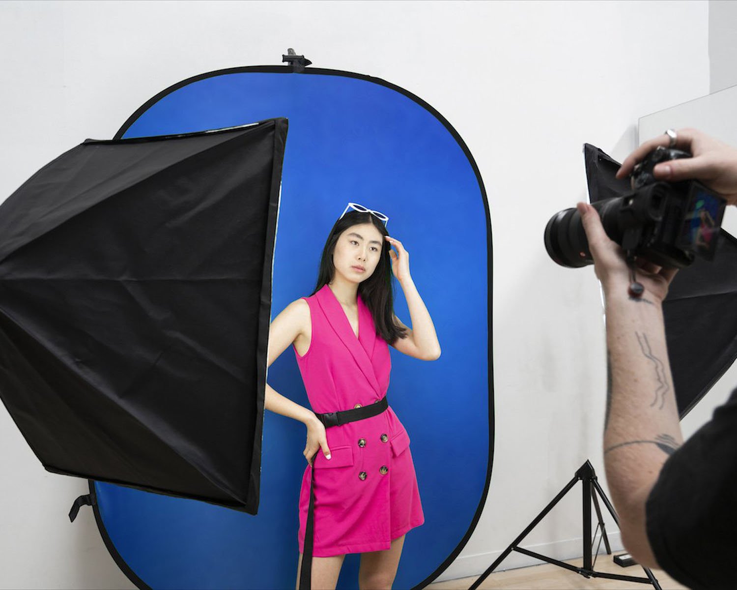 Chroma Key Green & Blue Double-Sided Nylon Pop-Up Backdrop with Stand & Peg Kit (1.5x2.1M) - Perfect for Photography, Video Streaming, and Virtual Backgrounds