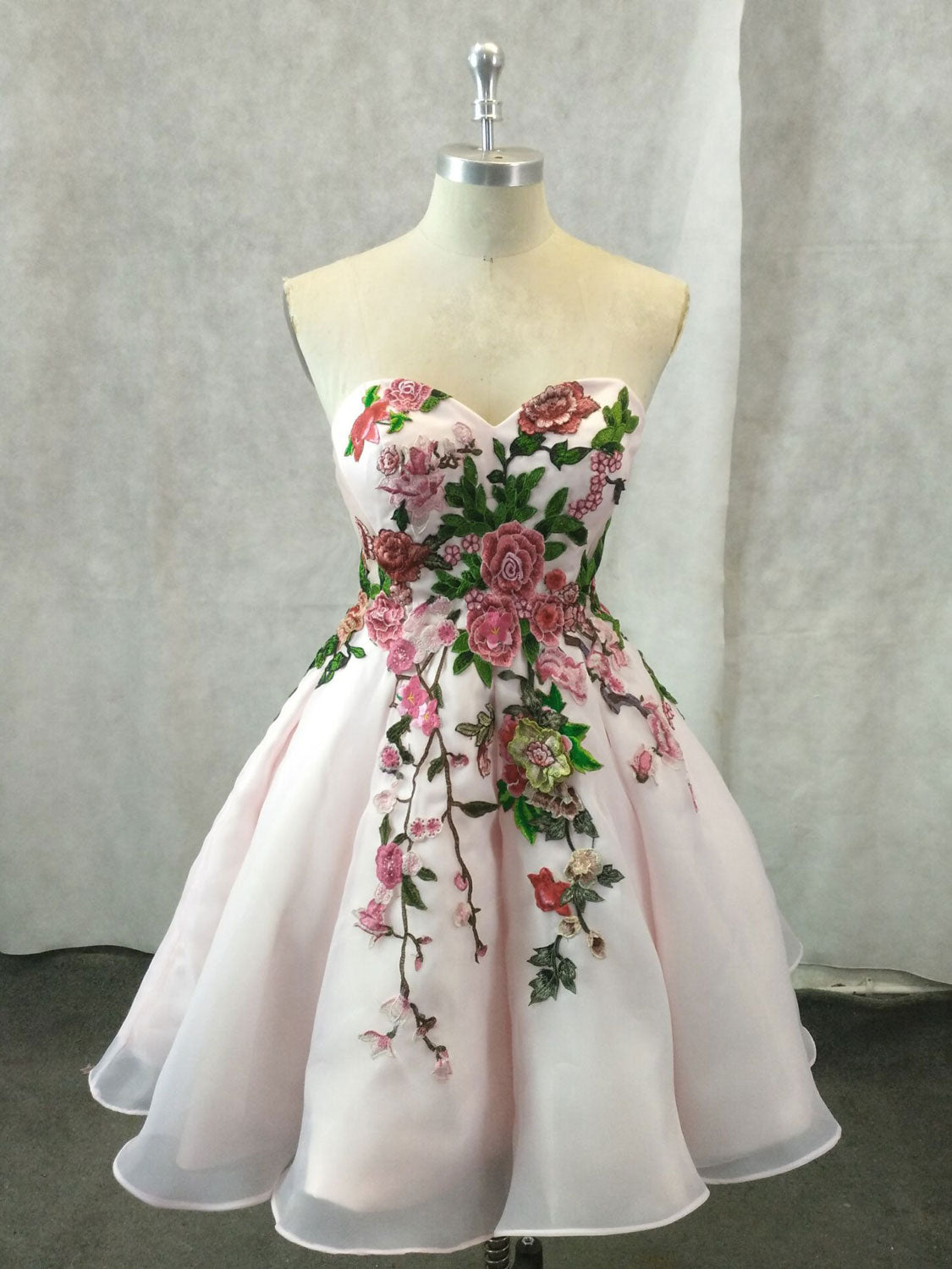 Light Pink Sweetheart Neckline Tulle Lace Applique Short Prom Dress for Homecoming, Party, and Special Occasions