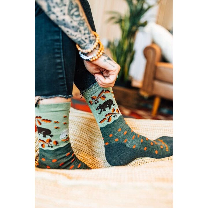 DARN TOUGH Women's Wild Life Crew Lightweight Lifestyle Socks - Comfortable Hiking & Everyday Wear for Outdoor Adventures & Casual Use
