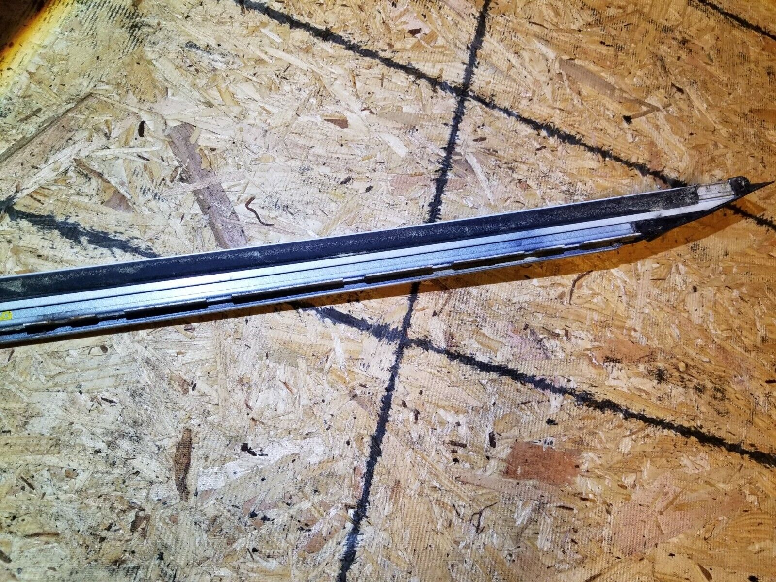 2005-2009 Cadillac SRX Left Driver Side Windshield Pillar Trim Molding - OEM Replacement Part for A-Pillar Cover - Perfect for Vehicle Restoration & Interior Repair