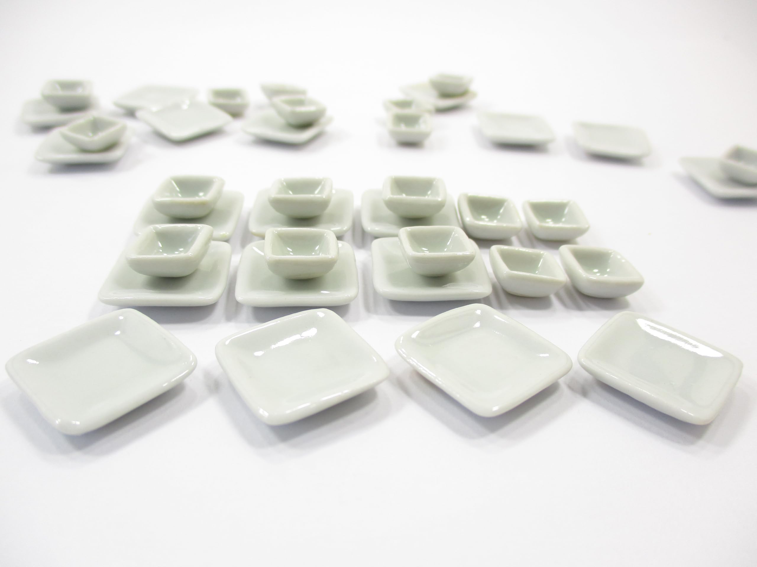 20-Piece White Ceramic Miniature Square Plates & Bowls Set for Dollhouse - Perfect for Miniature Displays, DIY Crafts, and Tea Party Scenes