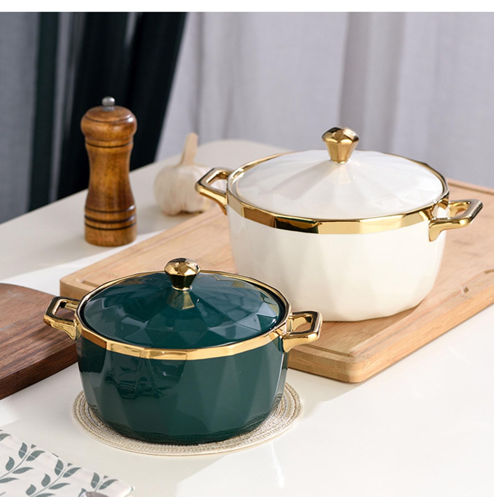 Premium White Ceramic Soup Tureen with Lid - 2L Bone China Porcelain Serving Bowl for Soup, Stew & Chili - Elegant Blue Design for Dining Table, Buffet & Holiday Entertaining