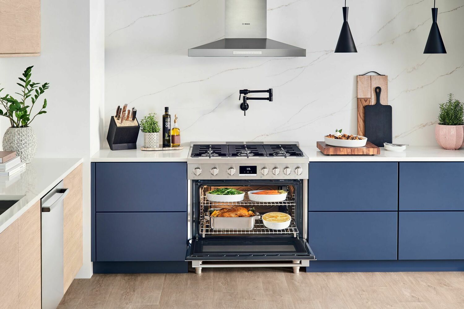 Bosch HGS8655UC 800 Series 36-Inch Freestanding Gas Range - Stainless Steel, 5 Burners, Convection Oven - Perfect for Home Kitchens & Professional Cooking