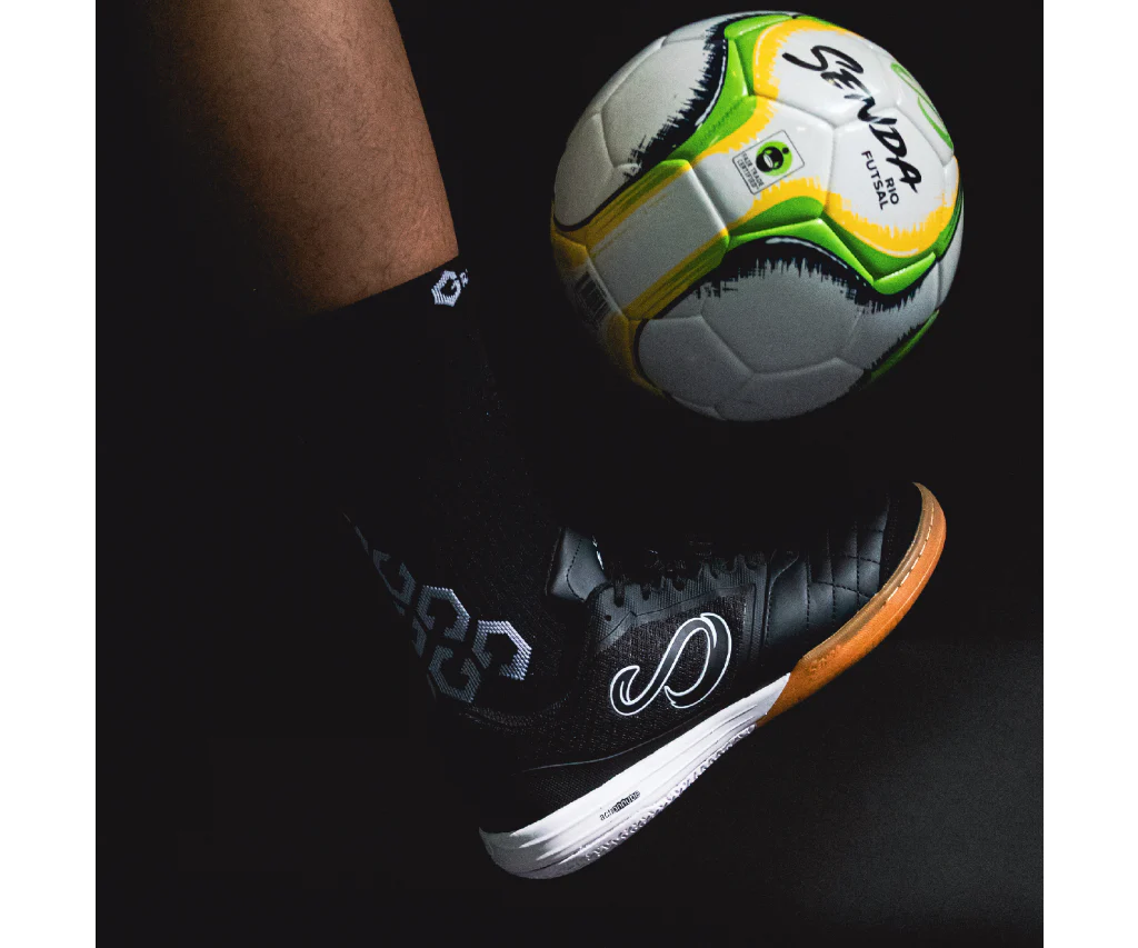 Senda Athletics USHUAIA Club 2.0 Futsal Soccer Shoes - Black & White Indoor Court Shoes for Men & Women - Perfect for Futsal, Indoor Soccer, and Gym Training