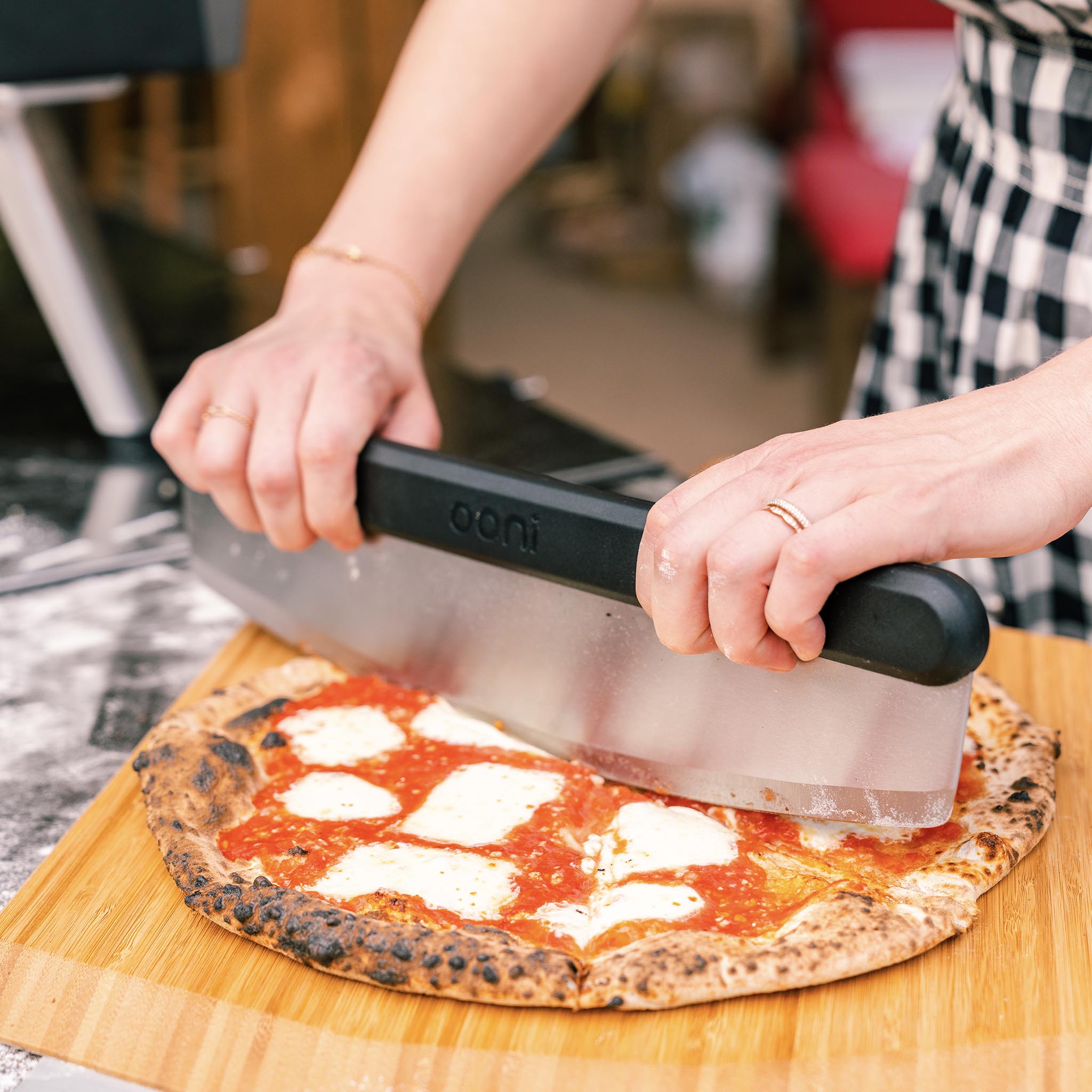 Ooni Pizza Cutter Rocker Blade - Stainless Steel Professional Pizza Slicer - UU P06700 - Perfect for Home Kitchen, Outdoor Cooking & Pizza Parties
