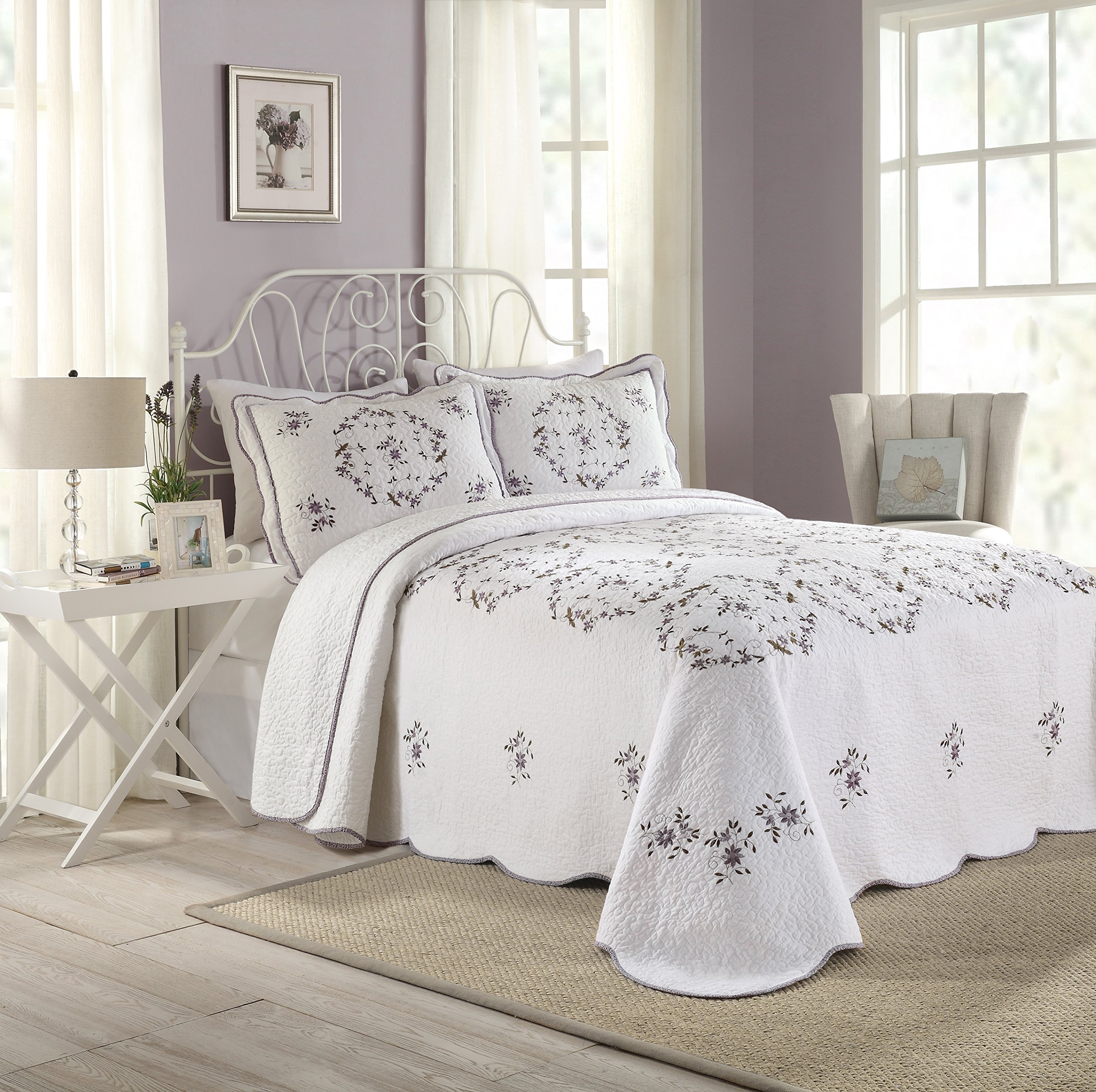Gwen Luxury King Size Bedspread - White & Purple Elegance for Bedroom Decor, Perfect for Master Suite or Guest Room