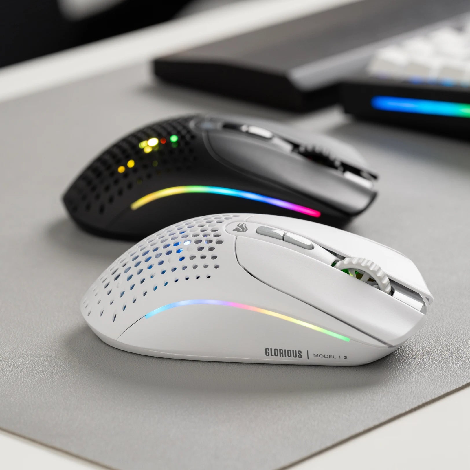 Model I 2 Wireless Mouse - Ergonomic Bluetooth Computer Mouse with Silent Click, Rechargeable Battery for Laptop, PC, Mac - Perfect for Office Work, Gaming & Home Use