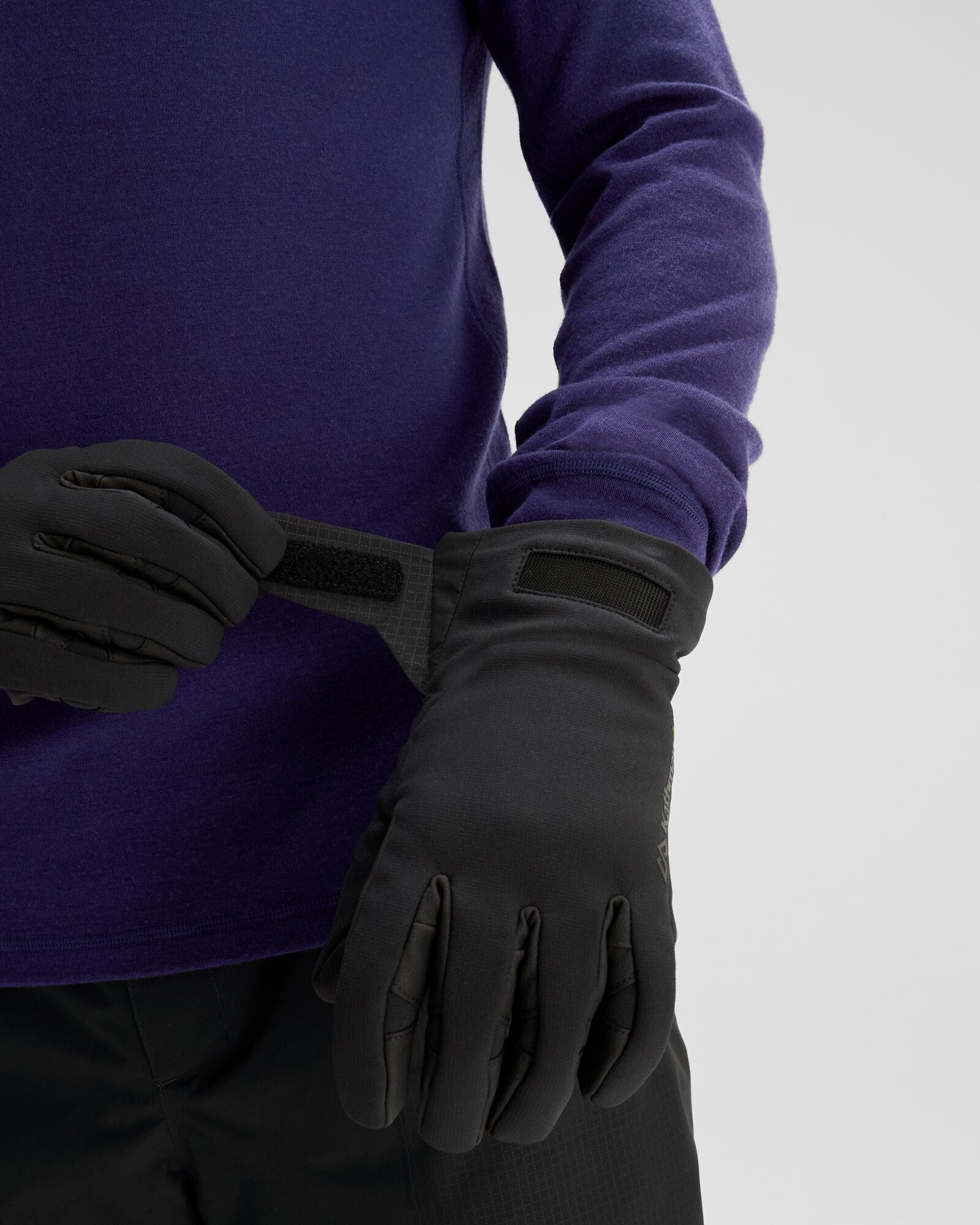 Arbury Softshell Gloves for Men & Women - Winter Thermal Windproof Touchscreen Gloves (Black) - Perfect for Skiing, Running, and Outdoor Activities