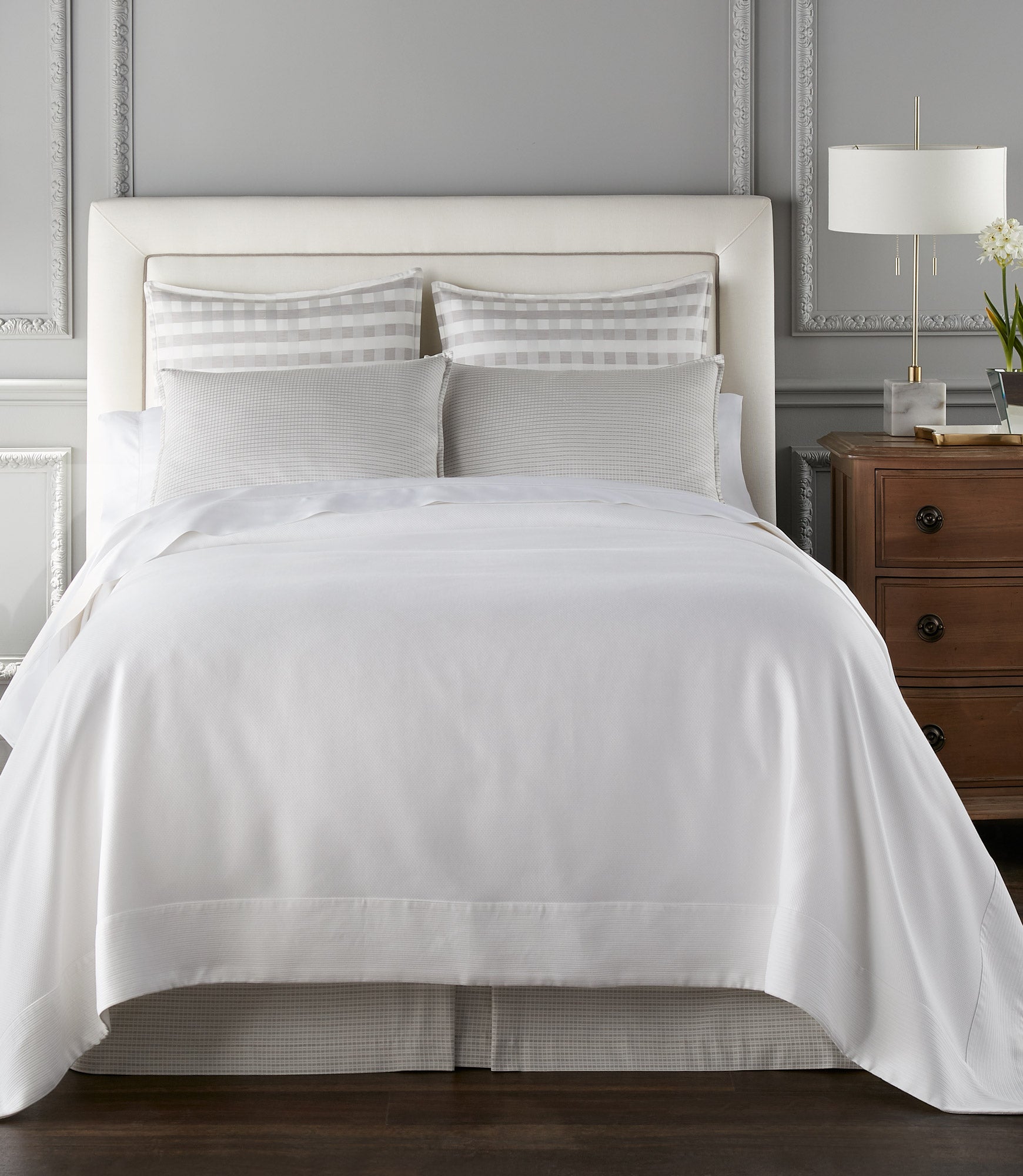 Angelina Matelassé Coverlet - Luxury Quilted Bedspread for Queen Size Beds, Soft Woven Cotton Blend, Elegant Home Decor for Master Bedroom & Guest Room
