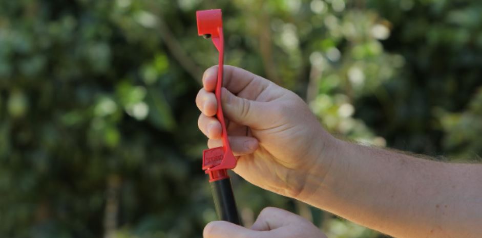 Toro Lift And Lock Sprinkler Riser Pull Up Flushing Tool - Adjustable Sprinkler Head Riser for Lawn & Garden Irrigation System - Perfect for Easy Maintenance & Watering Adjustments