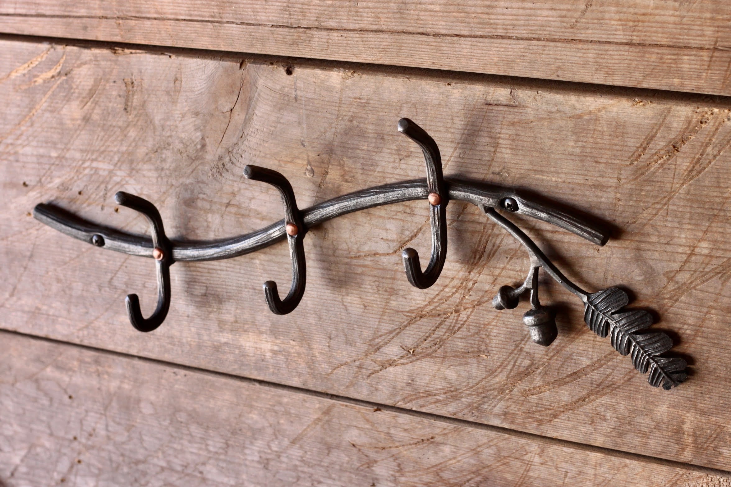 Stylish Oak Tree Coat Rack - Durable Wooden Entryway Organizer for Hats, Jackets & Bags - Perfect for Hallway, Bedroom or Office Decor