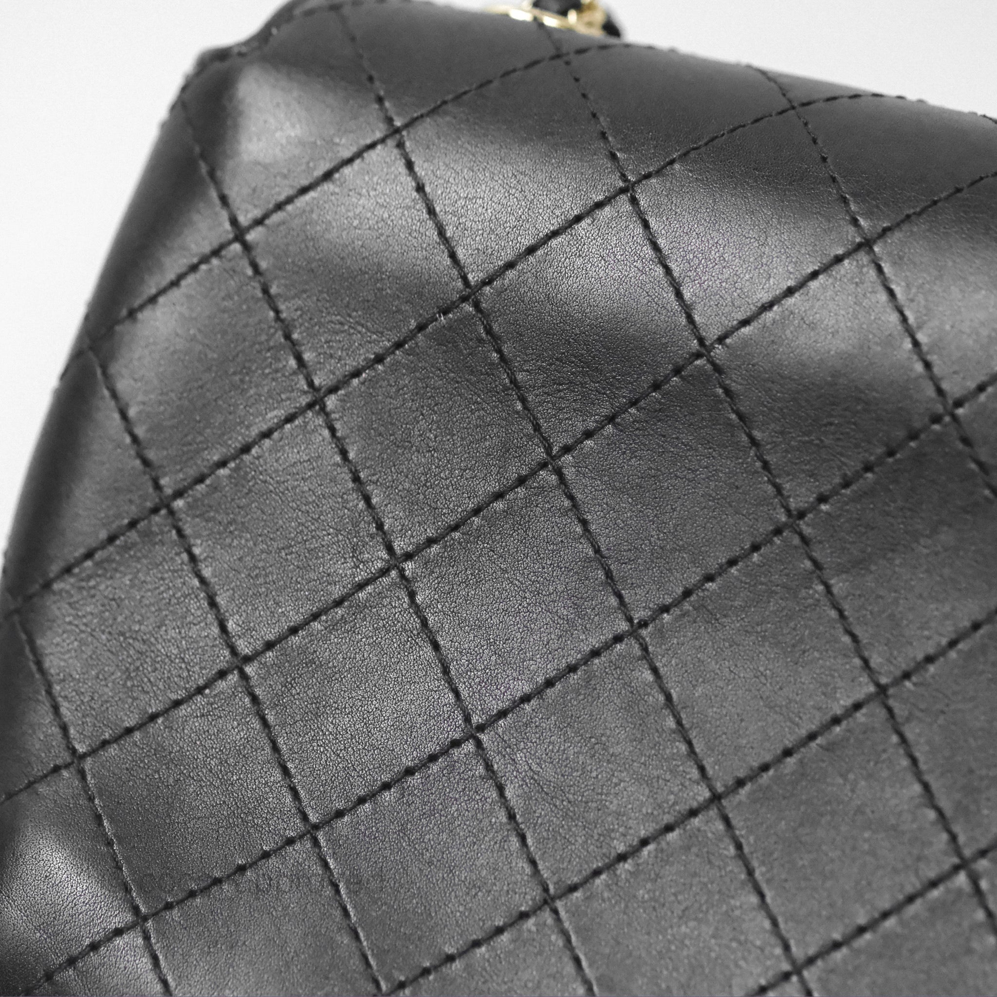 Authentic Chanel Small Flap Bag in Black Calfskin Leather - Perfect for Evening Events & Luxury Fashion Accessories