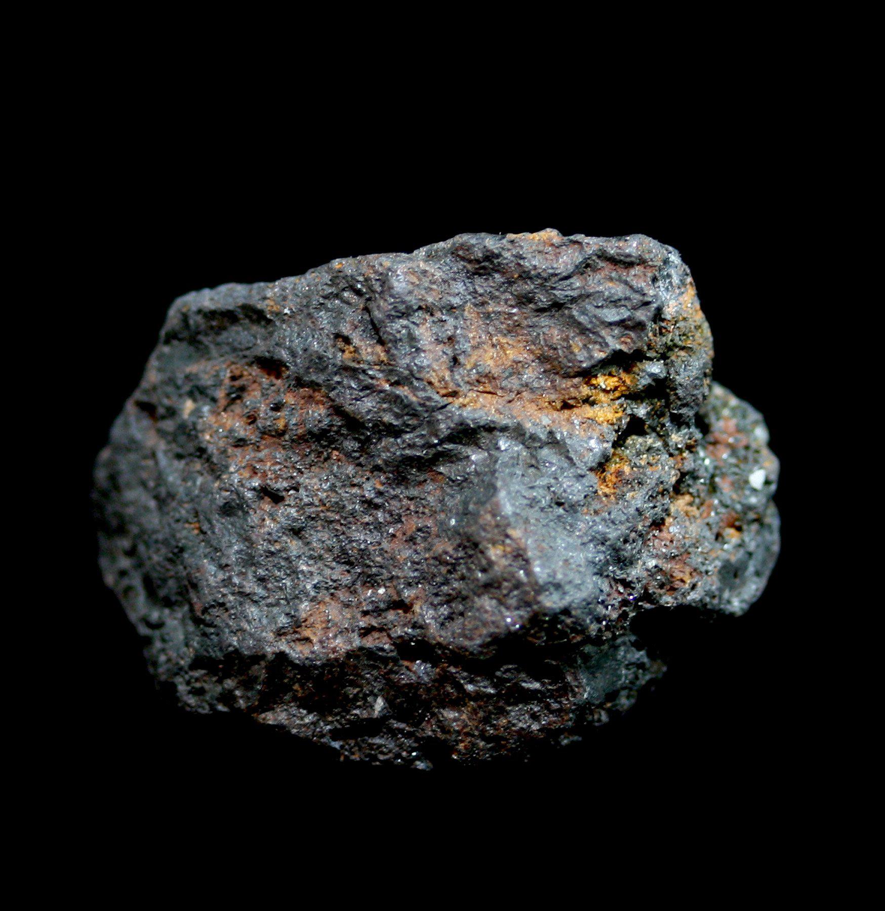 Natural Rough Magnetite Stone - Raw Magnetic Iron Ore for Healing, Meditation & Energy Work - Perfect for Crystal Collectors & Spiritual Practices