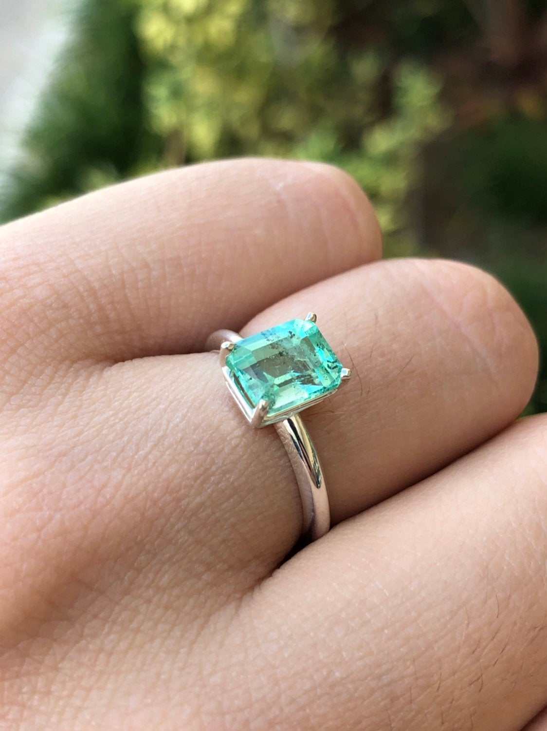 1.50 Carat Natural Emerald Solitaire Engagement Ring in 925 Sterling Silver - Perfect for Proposals, Anniversaries & Romantic Occasions