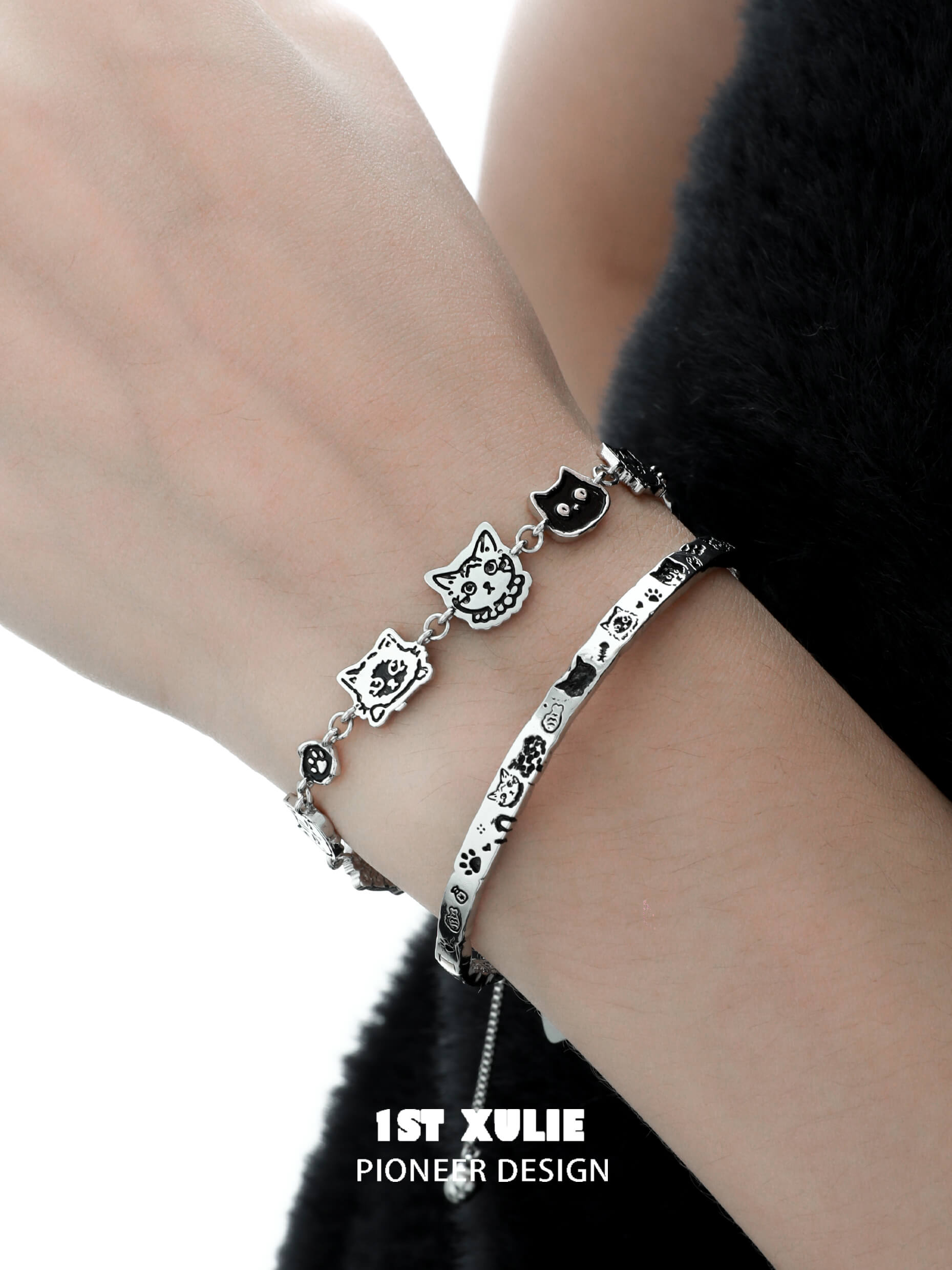 Graffiti Kitten 18K Gold Plated Bracelet for Women - Trendy Cat Charm Jewelry Gift for Her - Perfect for Casual Wear, Parties & Special Occasions