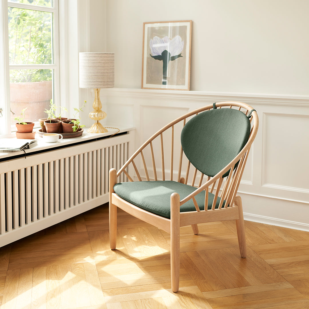 J166 Jorna Lounge Armchair - Modern Accent Chair for Living Room, Bedroom & Office - Comfortable Upholstered Armchair with Sturdy Metal Legs - Perfect for Relaxing, Reading & Home Decor