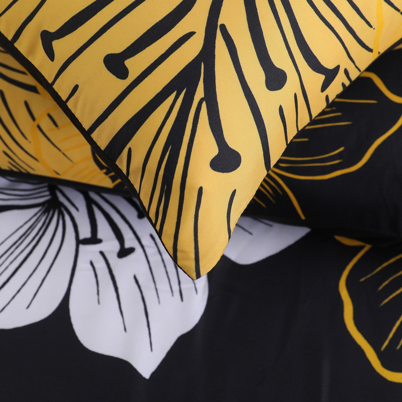 Luxury King Comforter Set - Black & Gold Floral 3-Piece Bedding Set | Ultra Soft Microfiber for All Seasons | Perfect for Master Bedroom, Guest Room & Hotel Decor