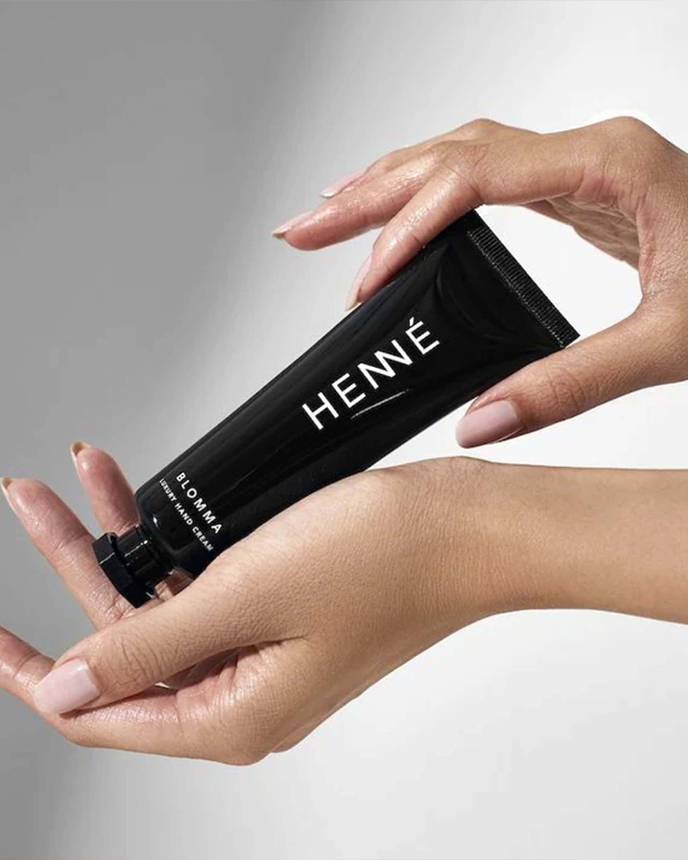 Premium Hand Cream for Dry Skin - Intense Moisturizing & Nourishing Formula with Shea Butter & Vitamin E - Perfect for Winter Care, Travel & Daily Use