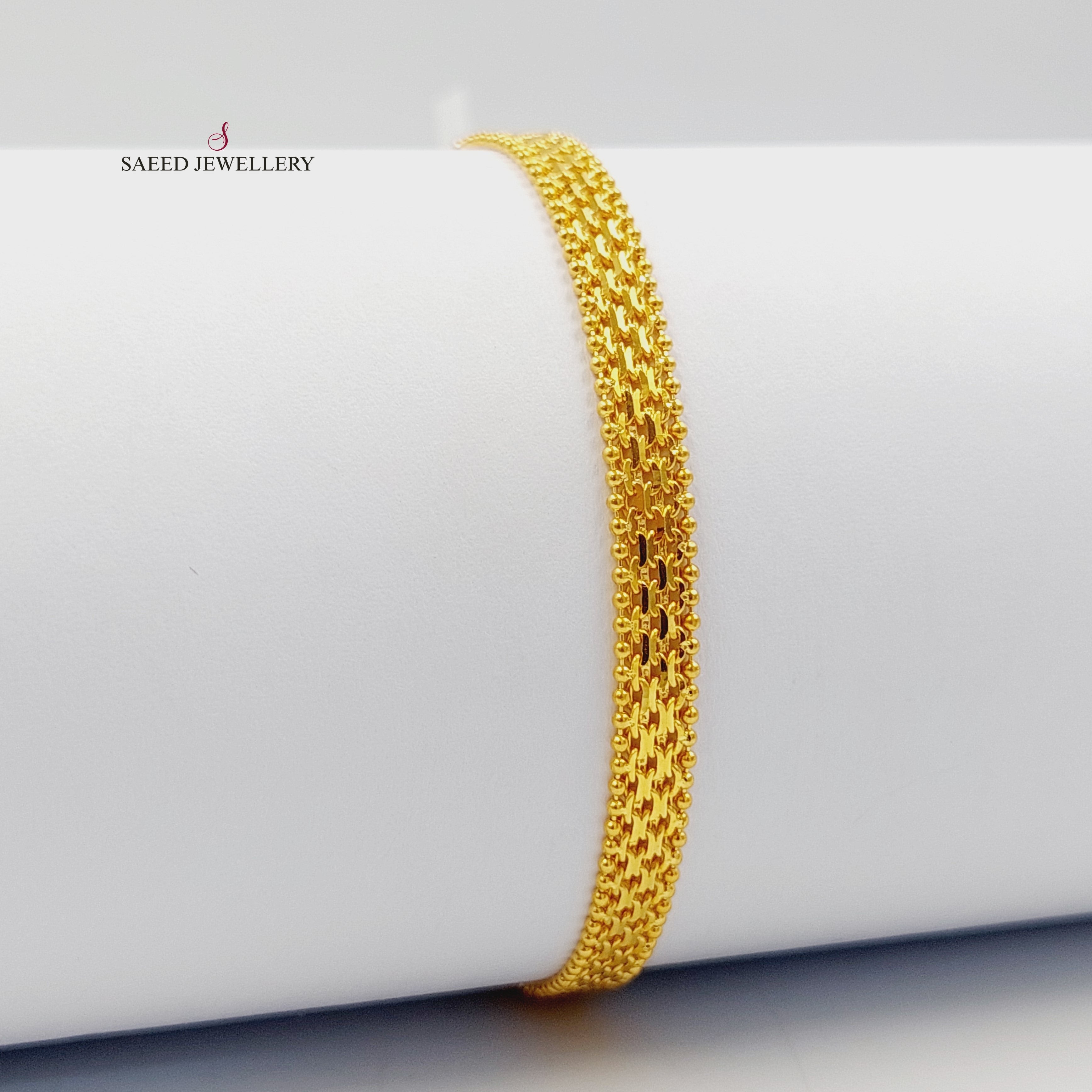 Stylish Deluxe Paperclip Bracelet for Women - Trendy Fashion Jewelry Gift for Everyday Wear & Special Occasions