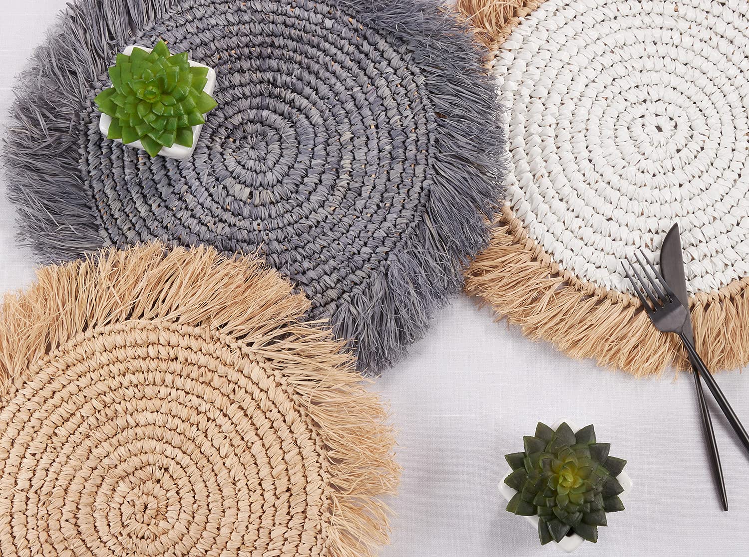 Fennco Styles Raffia Fringe Woven Round Placemats - Set of 4 Natural Boho Table Mats (15 Inch) for Dining Room, Kitchen, Banquets & Special Occasions | Eco-Friendly Home Decor for Family Gatherings & Dinner Parties