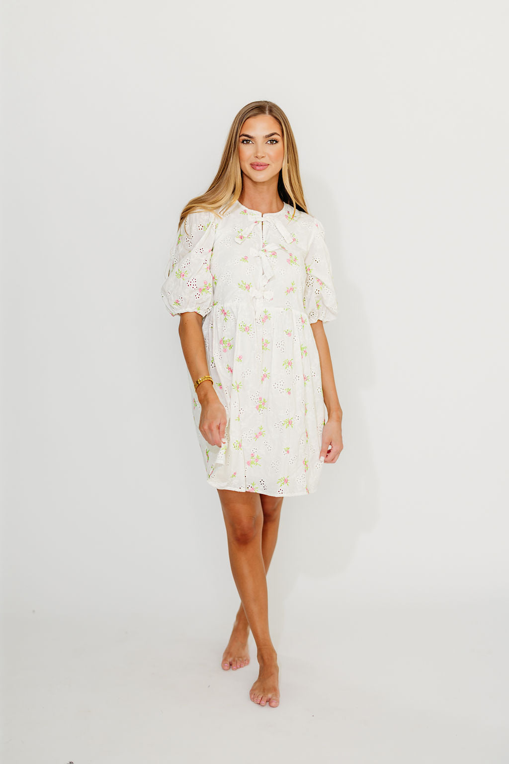 Saylor Floral Print Summer Dress for Women - White & Pink Flowy Maxi Dress for Beach, Wedding, or Casual Outings